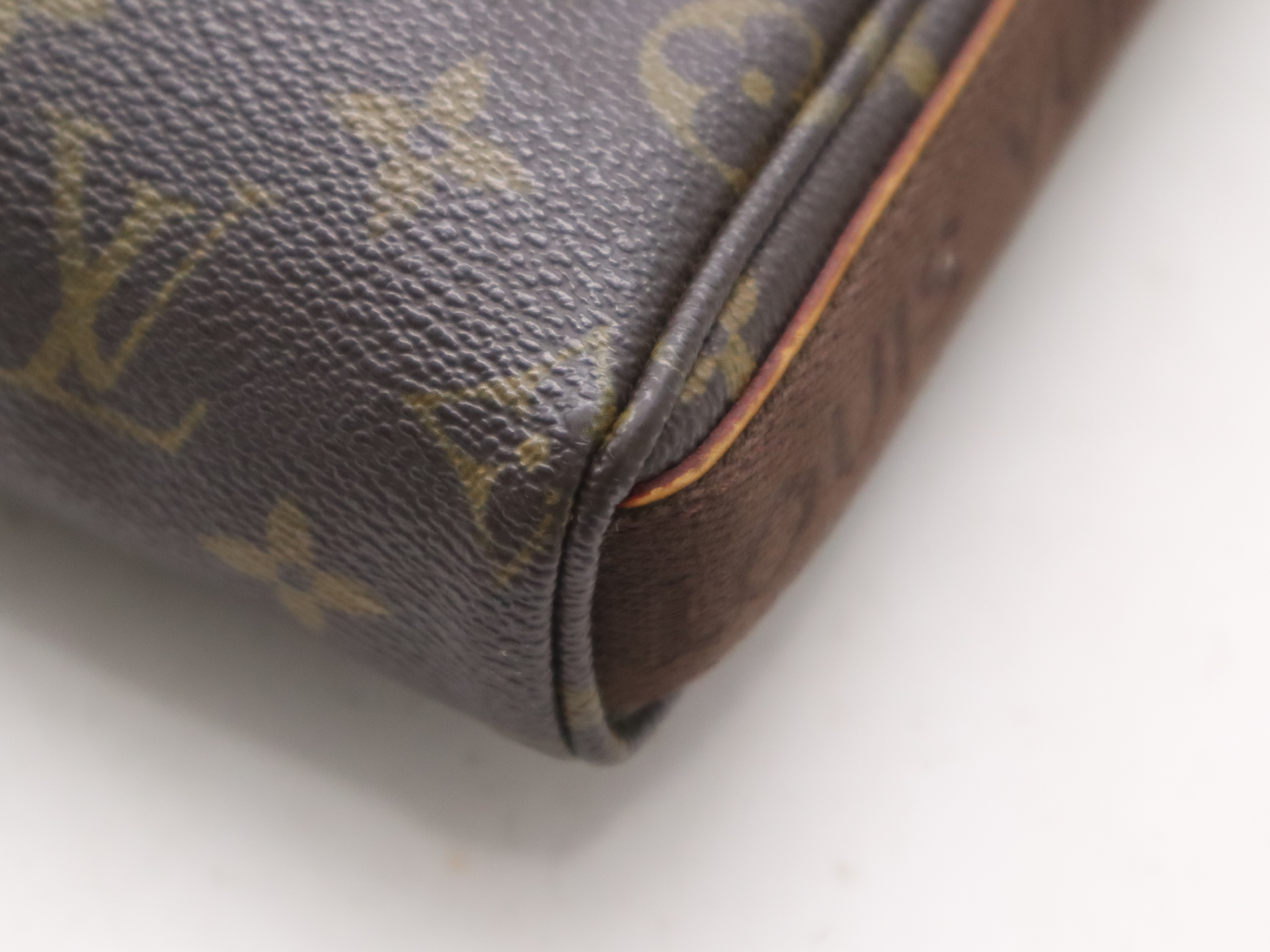 M97037 Monogram Trotter Beaubourg Shoulder Bag — view 9