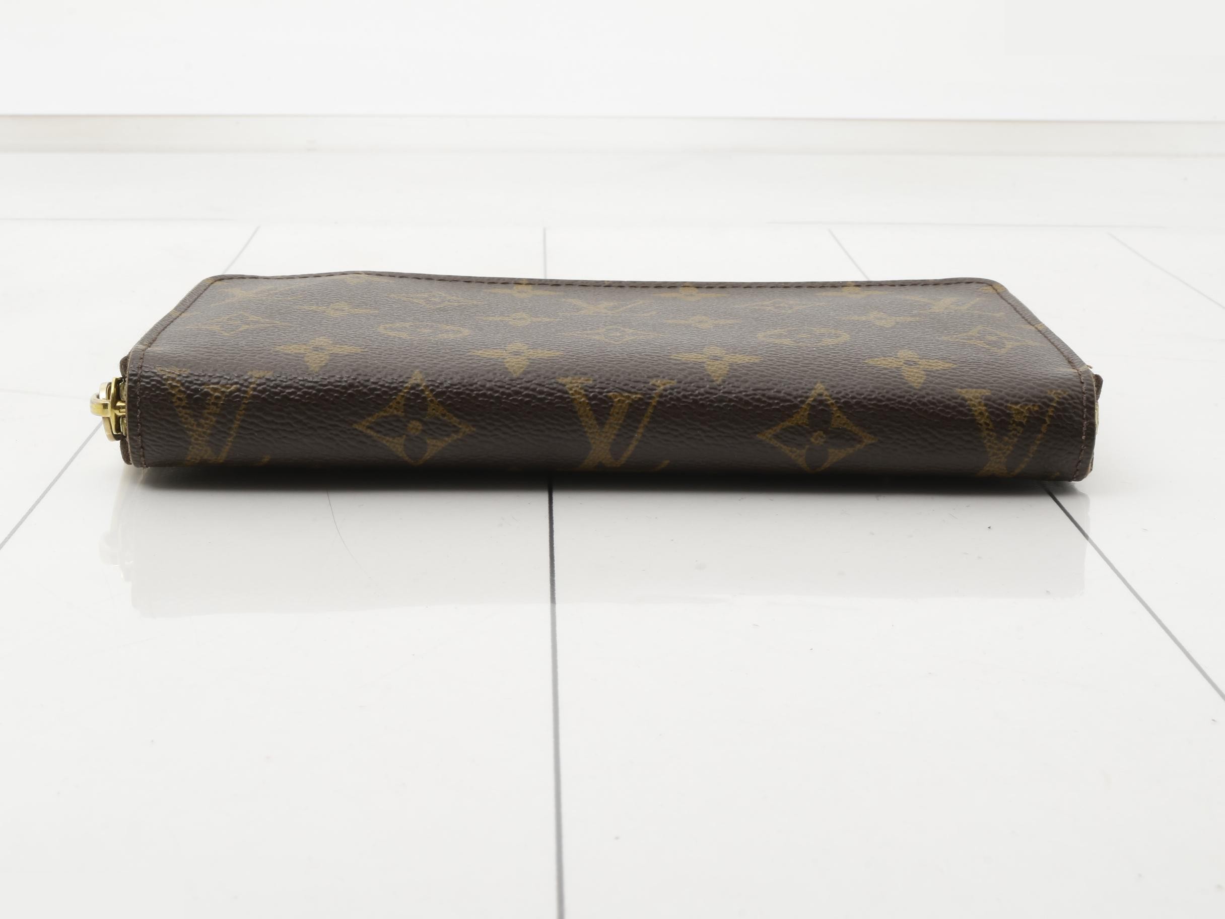 Zippy Wallet Monogram — view 3