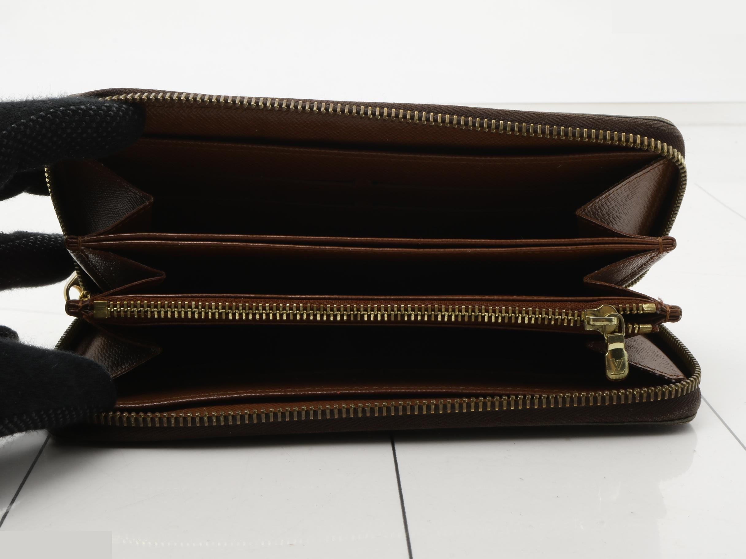 Zippy Wallet Monogram — view 4