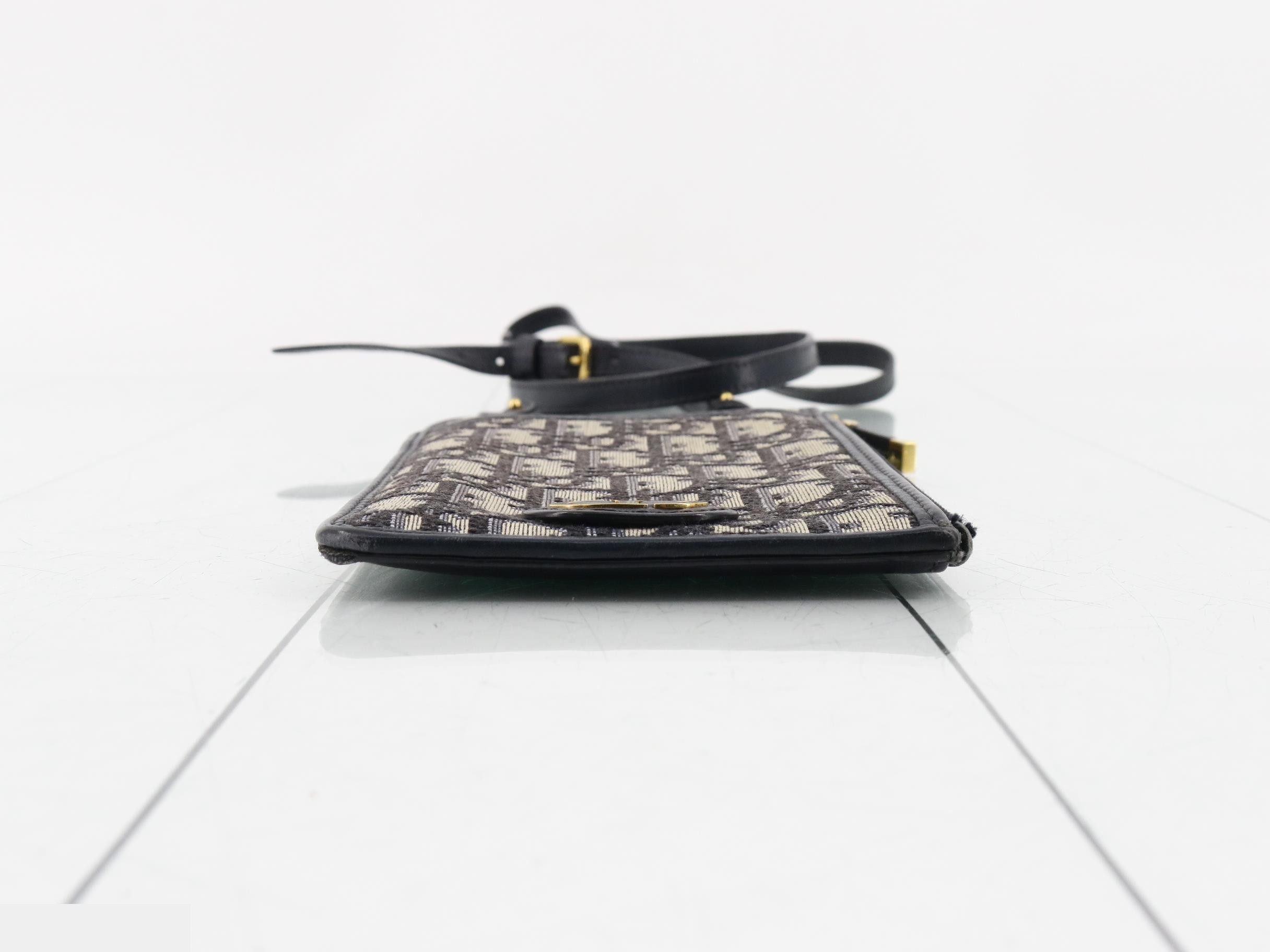 Oblique phone case — view 3