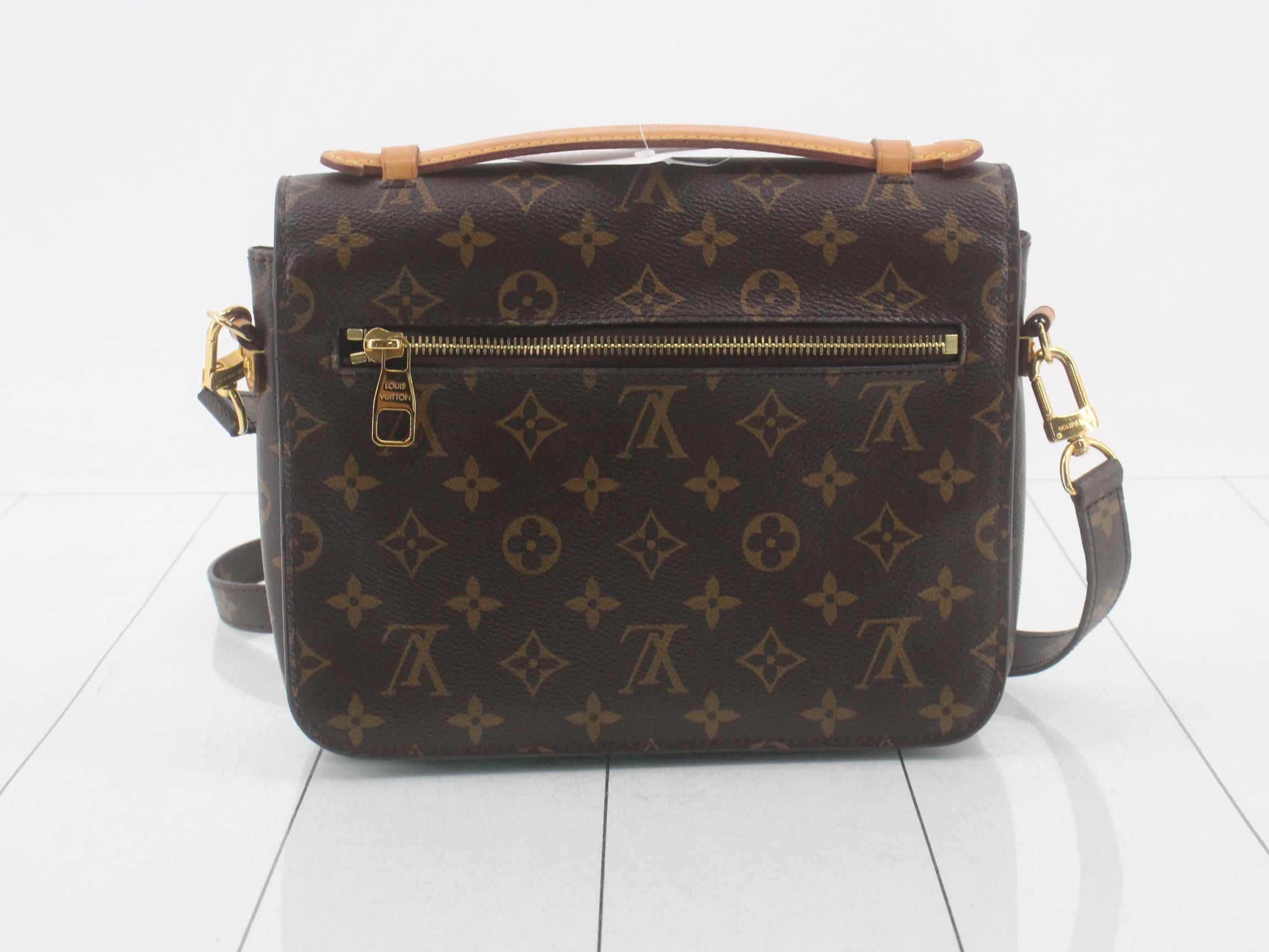 Monogram Metis — view 2