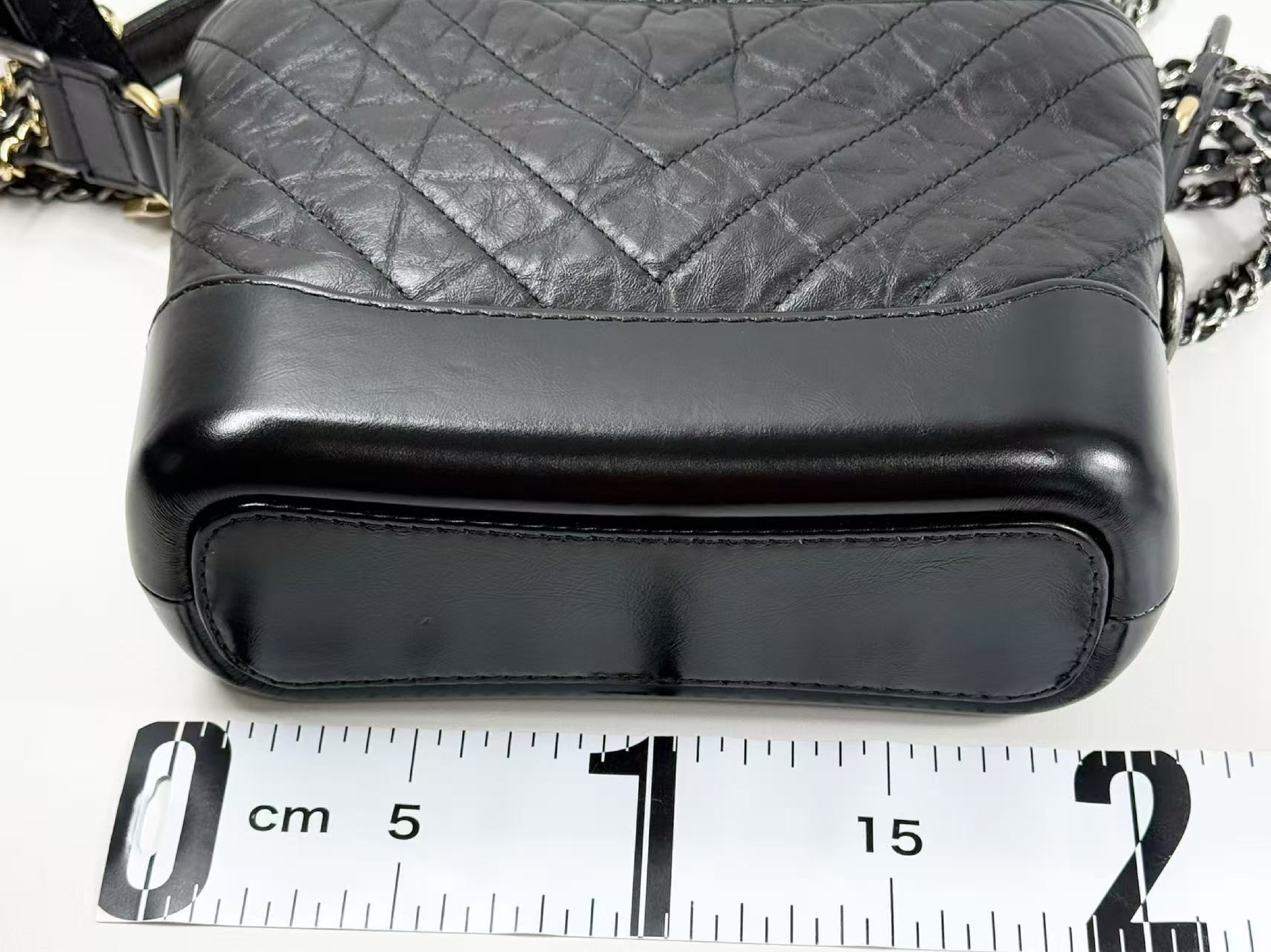 Black Gabrielle Wrinkled Chevron Shoulder Bag, Approx. W20cm, Serial Number , with Dust Bag, Authenticity Card, and Seal. Vintage Hardware, 3-Color Chain. (Item Number: 29372983) — view 4