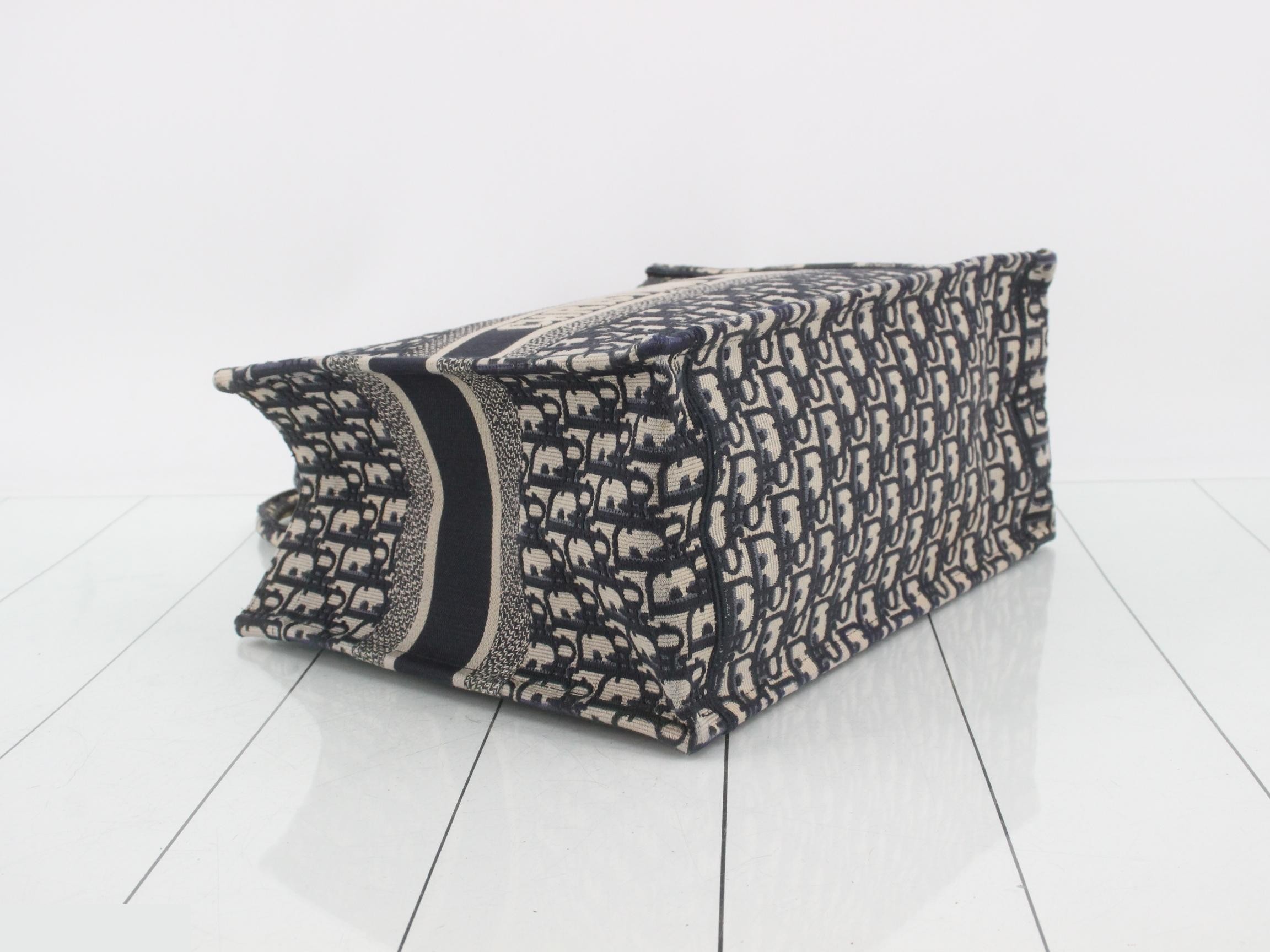 Book Tote, Medium, Oblique — view 4