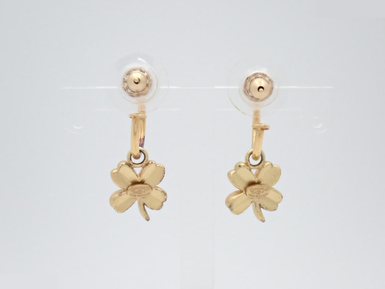 Clover hoop earrings — view 2
