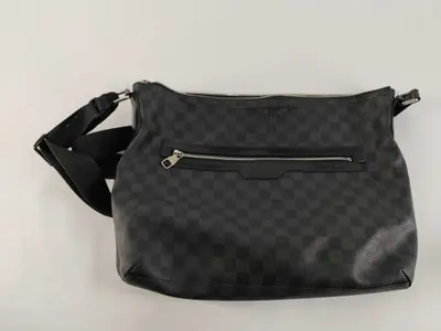 Damier Graphite N41106 Mick MM Shoulder Bag