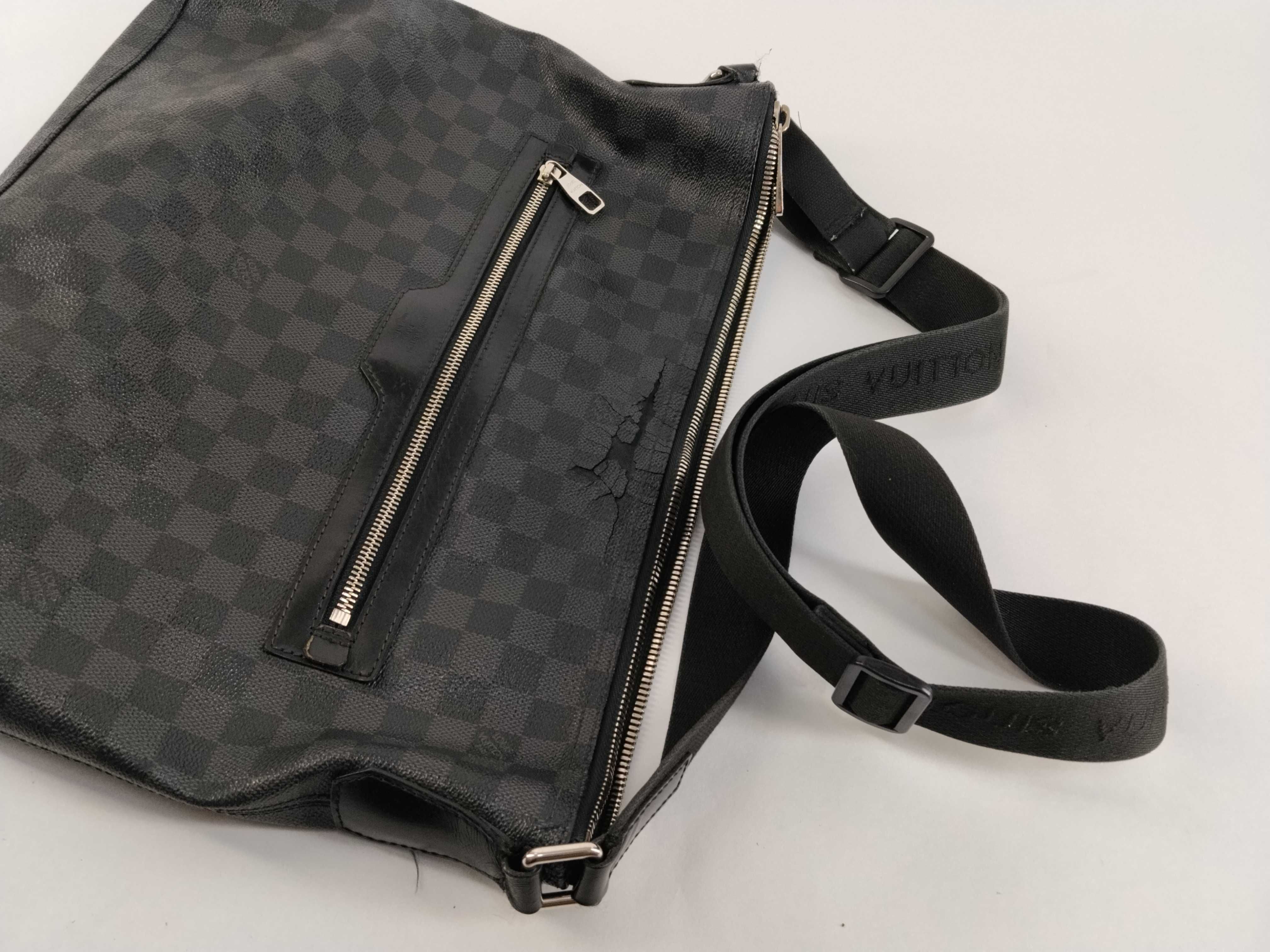 Damier Graphite N41106 Mick MM Shoulder Bag — view 3
