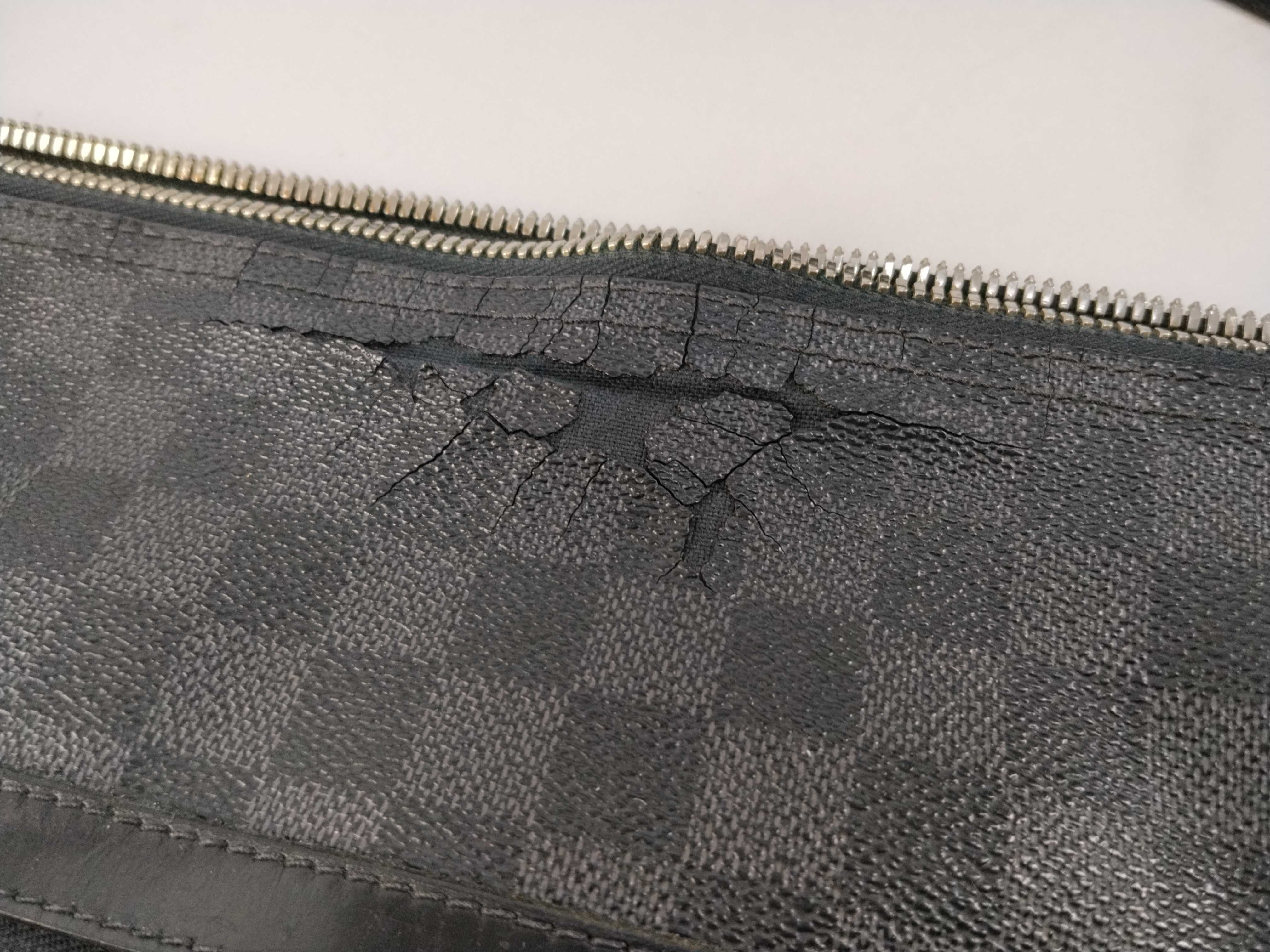 Damier Graphite N41106 Mick MM Shoulder Bag — view 6