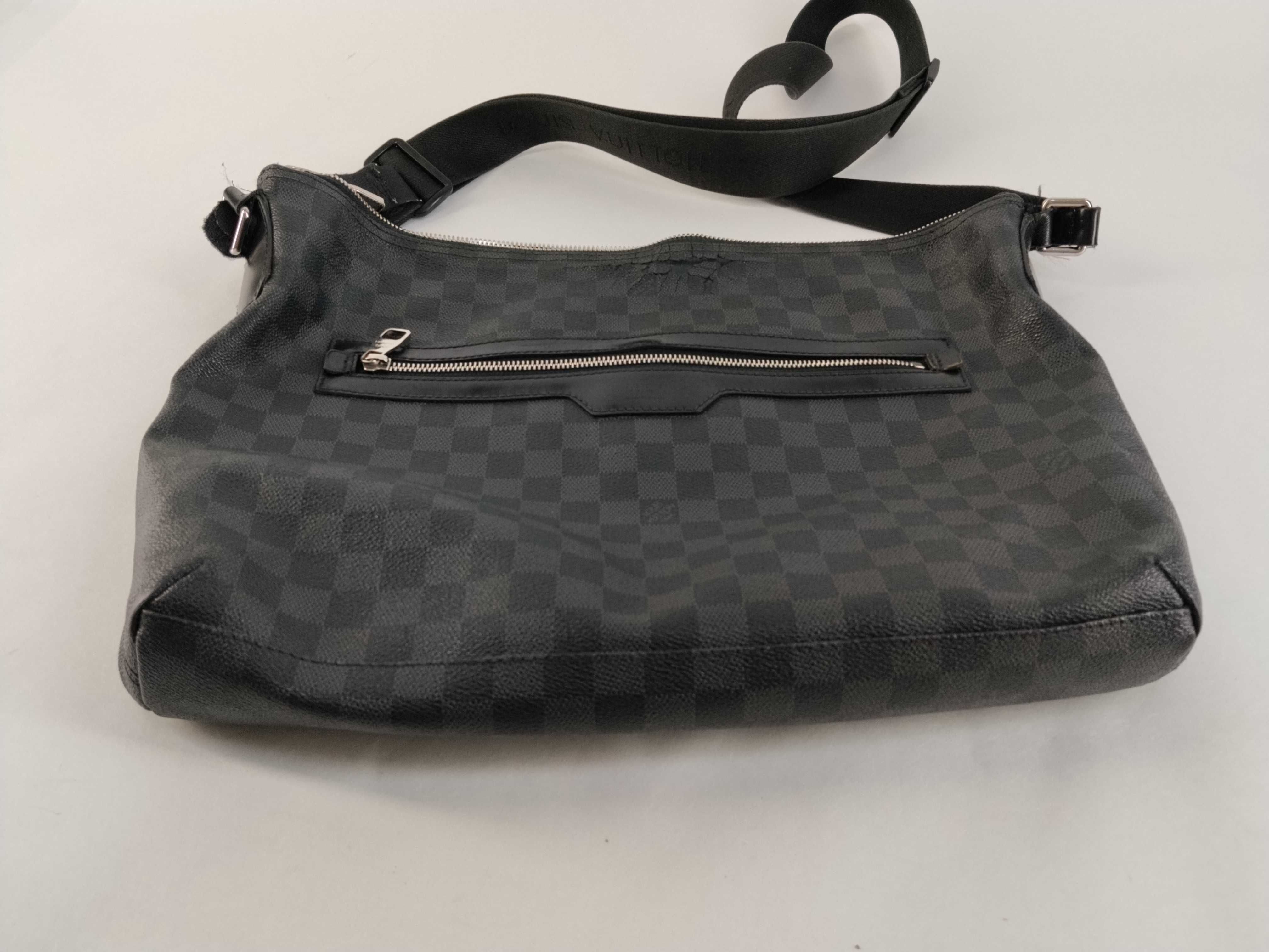 Damier Graphite N41106 Mick MM Shoulder Bag — view 8