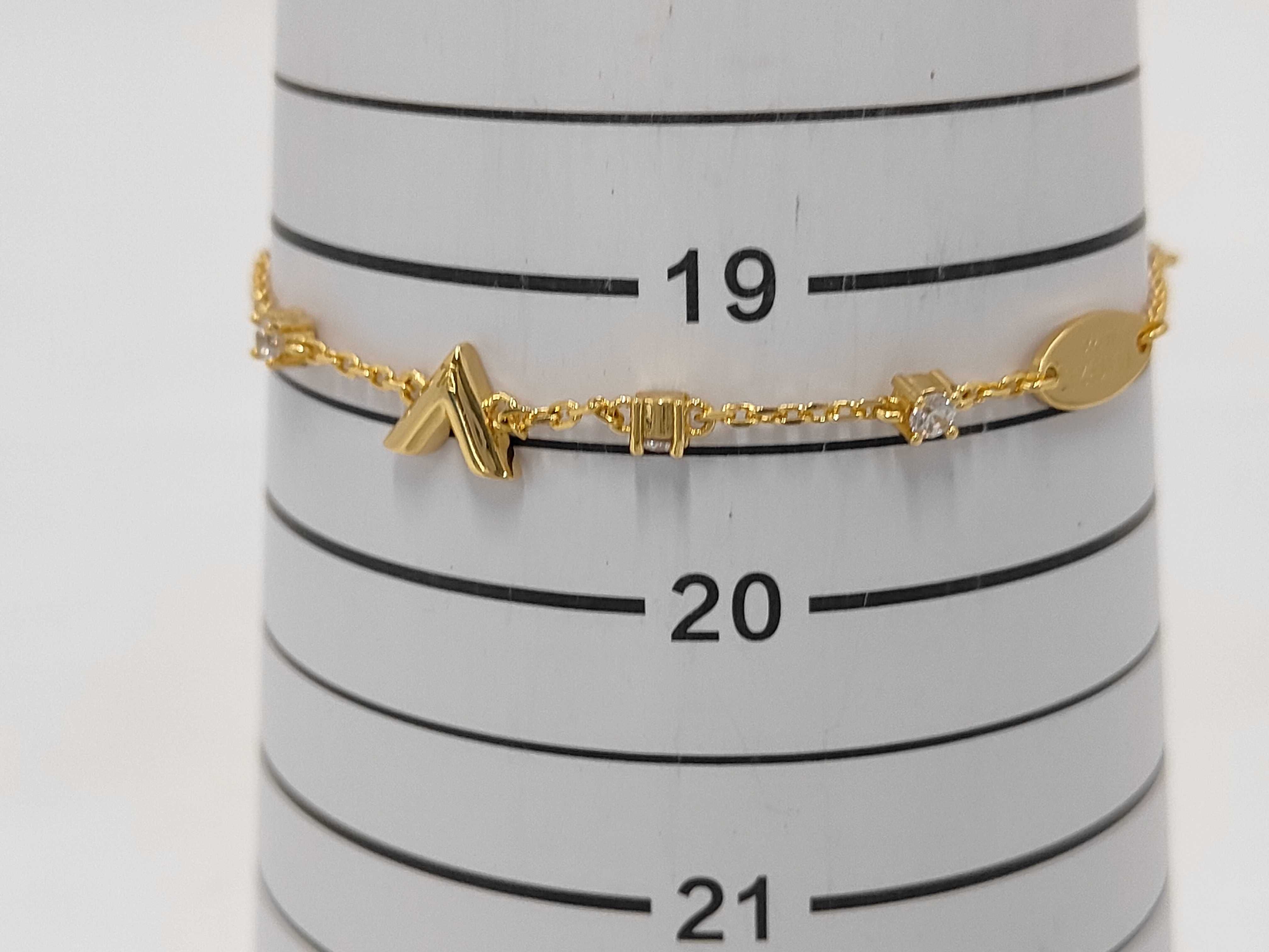 Essential V Strass Bracelet PM MA132A Bracelet/Bangle — view 7