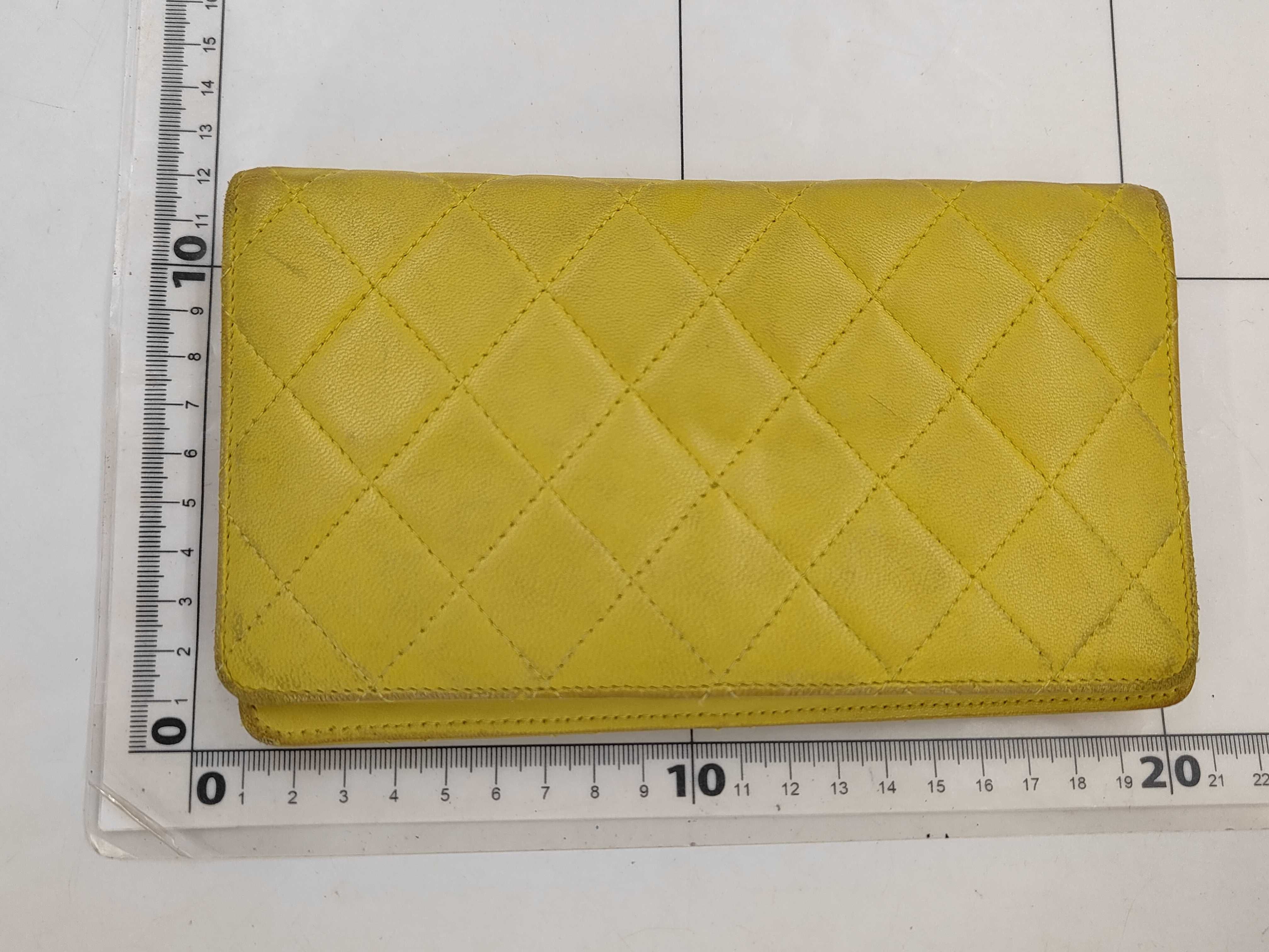 Matelassé 2.55 Long Wallet, Lambskin, Gold Hardware, Yellow, 12831138 — view 2