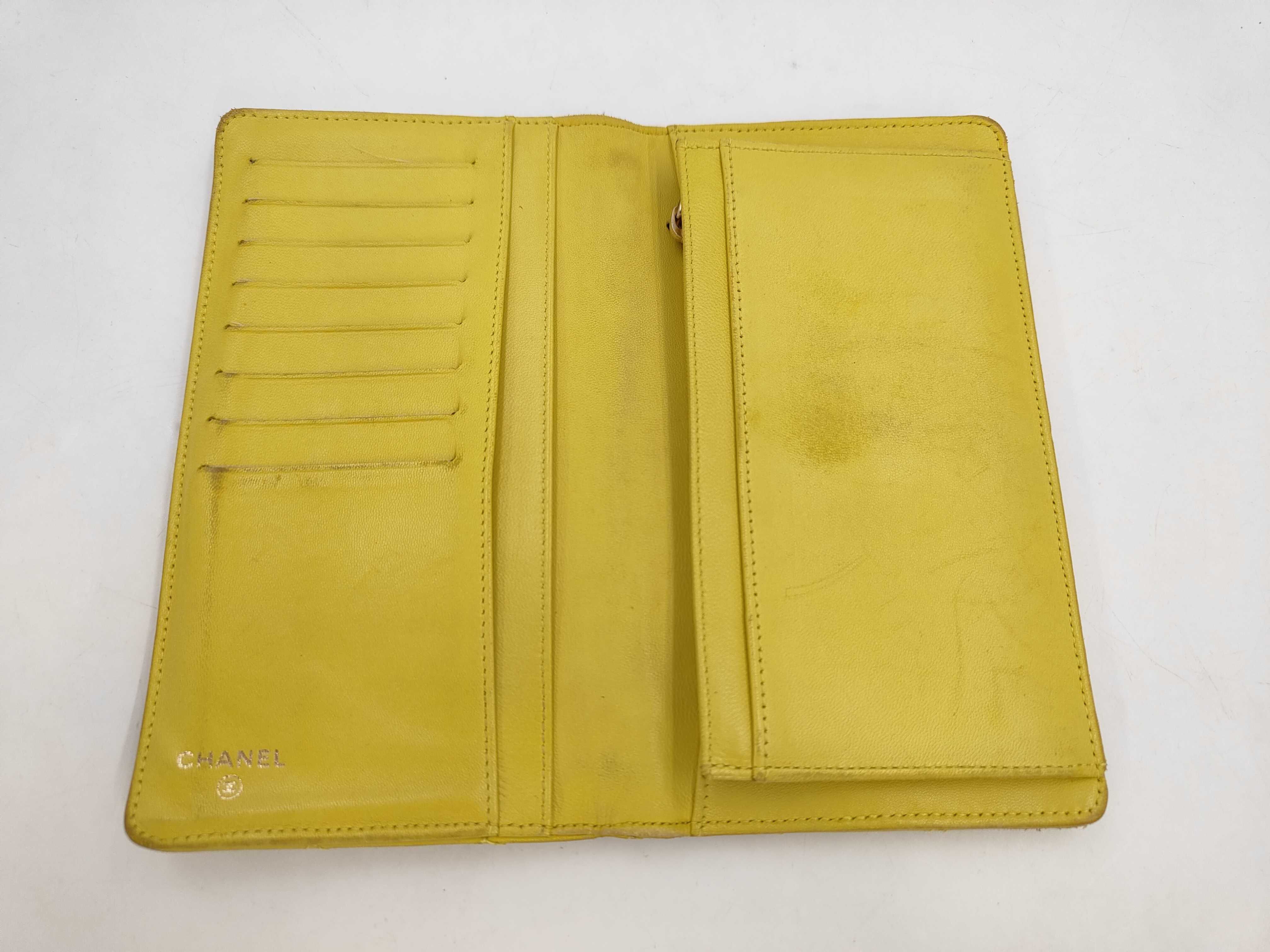 Matelassé 2.55 Long Wallet, Lambskin, Gold Hardware, Yellow, 12831138 — view 4