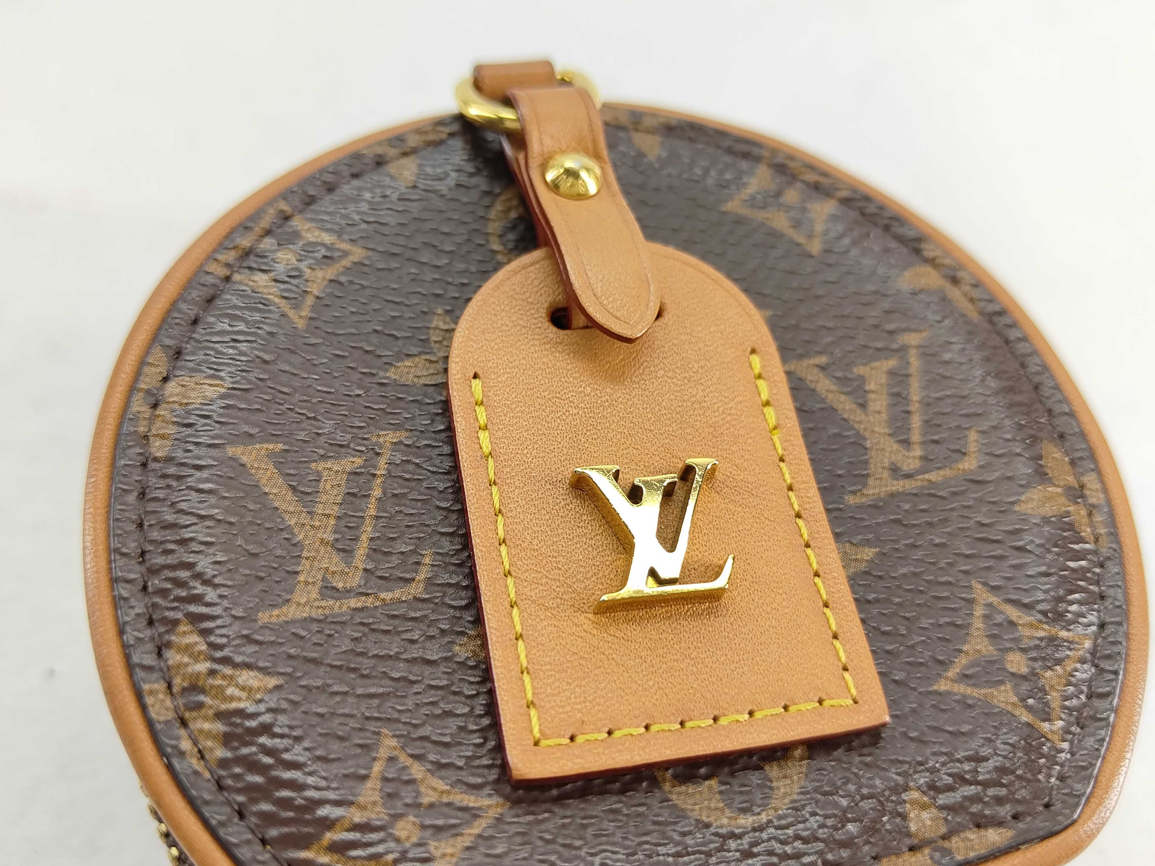 Monogram Louis Vuitton Monogram Shoulder Bag Pouch — view 14