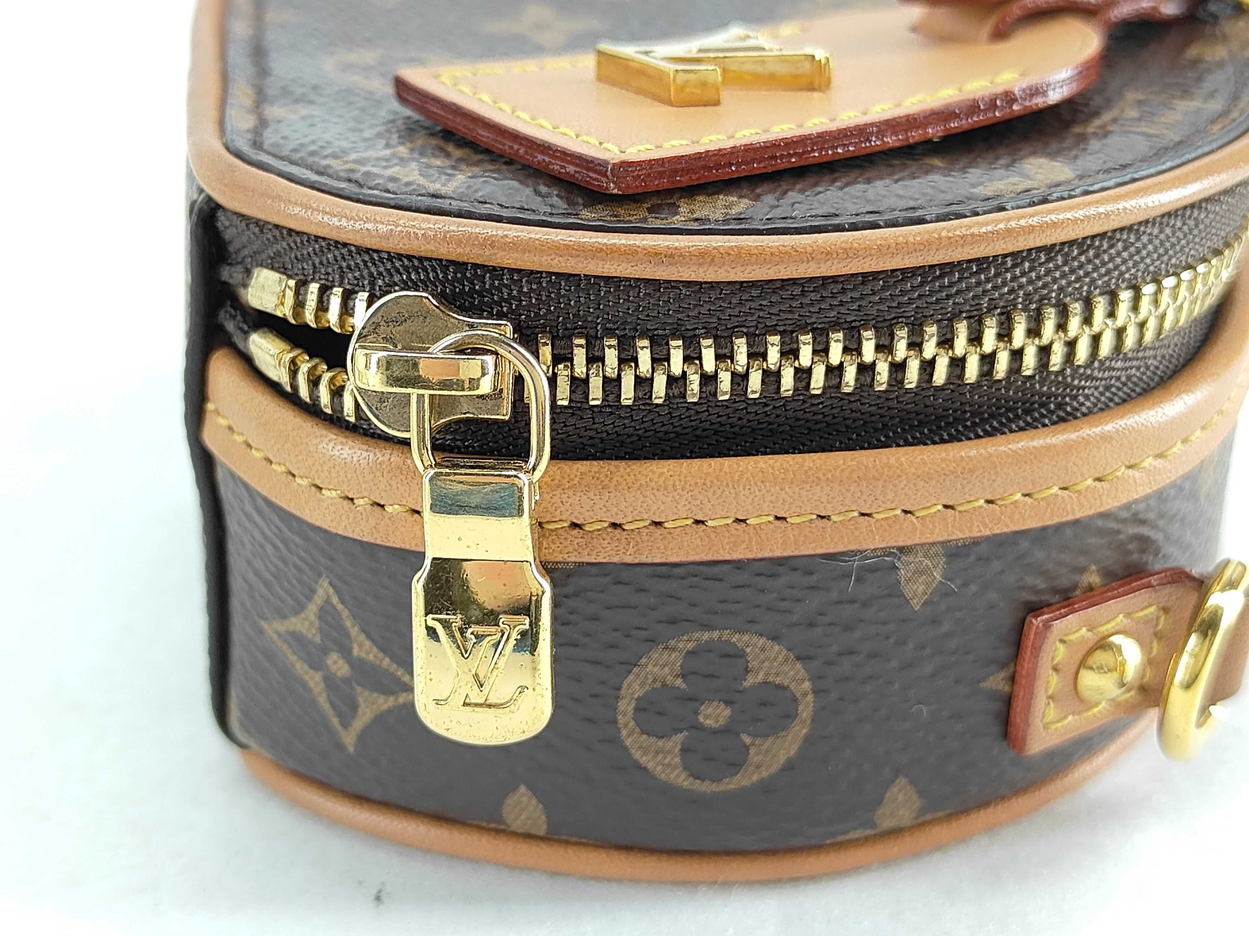 Monogram Louis Vuitton Monogram Shoulder Bag Pouch — view 9
