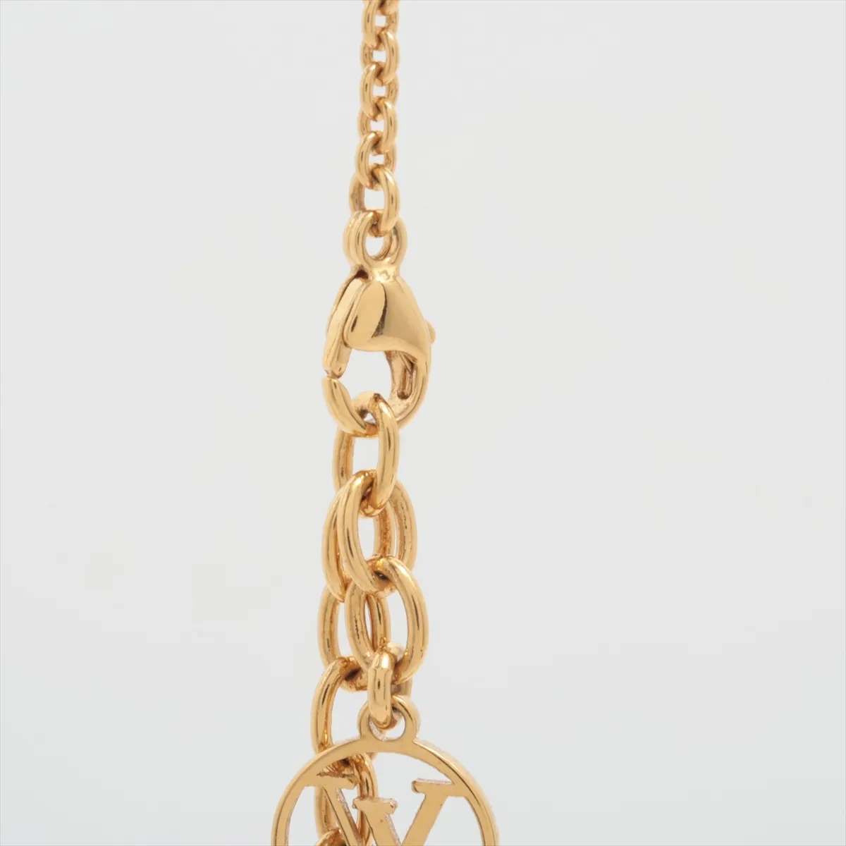 M61083 Essential V OB0262 Necklace, GP Gold. Shows — view 3