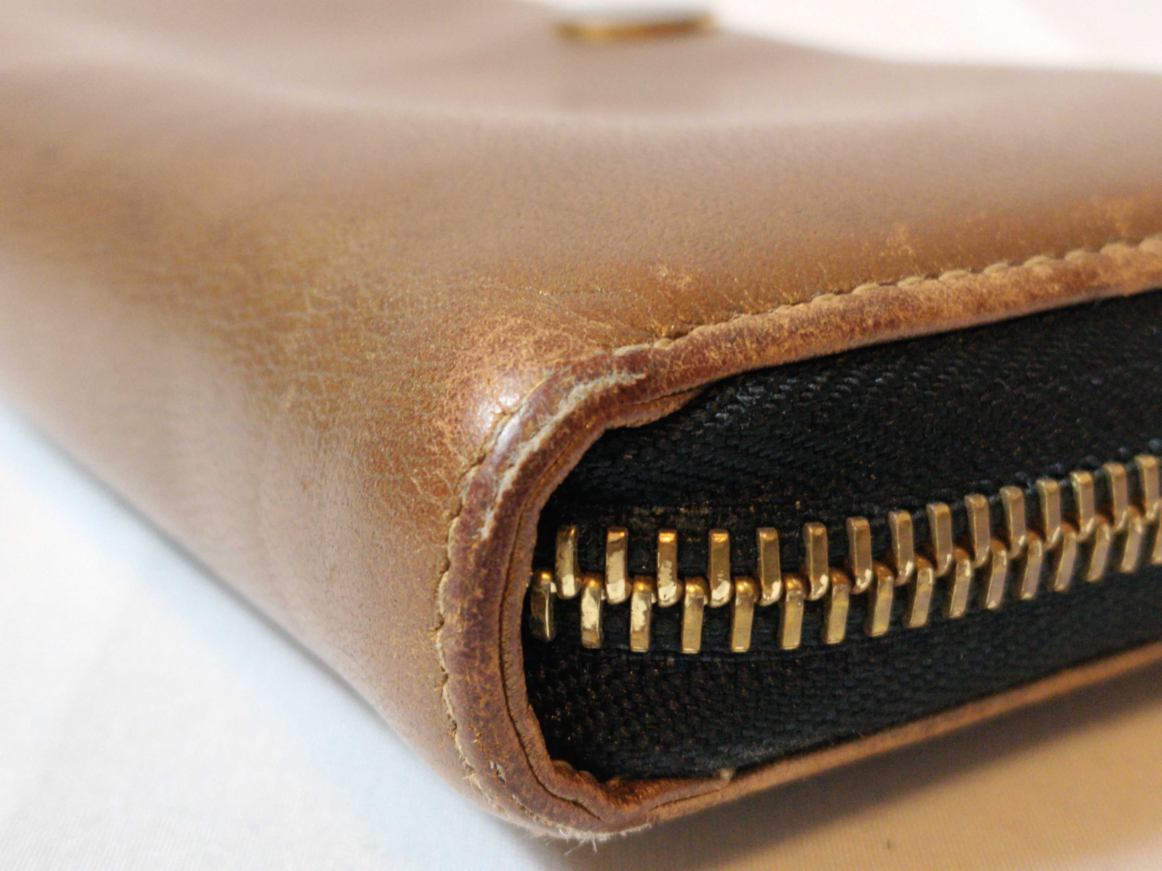 Round Zip Long Wallet, Leather, Brown, Anagram Design — view 4