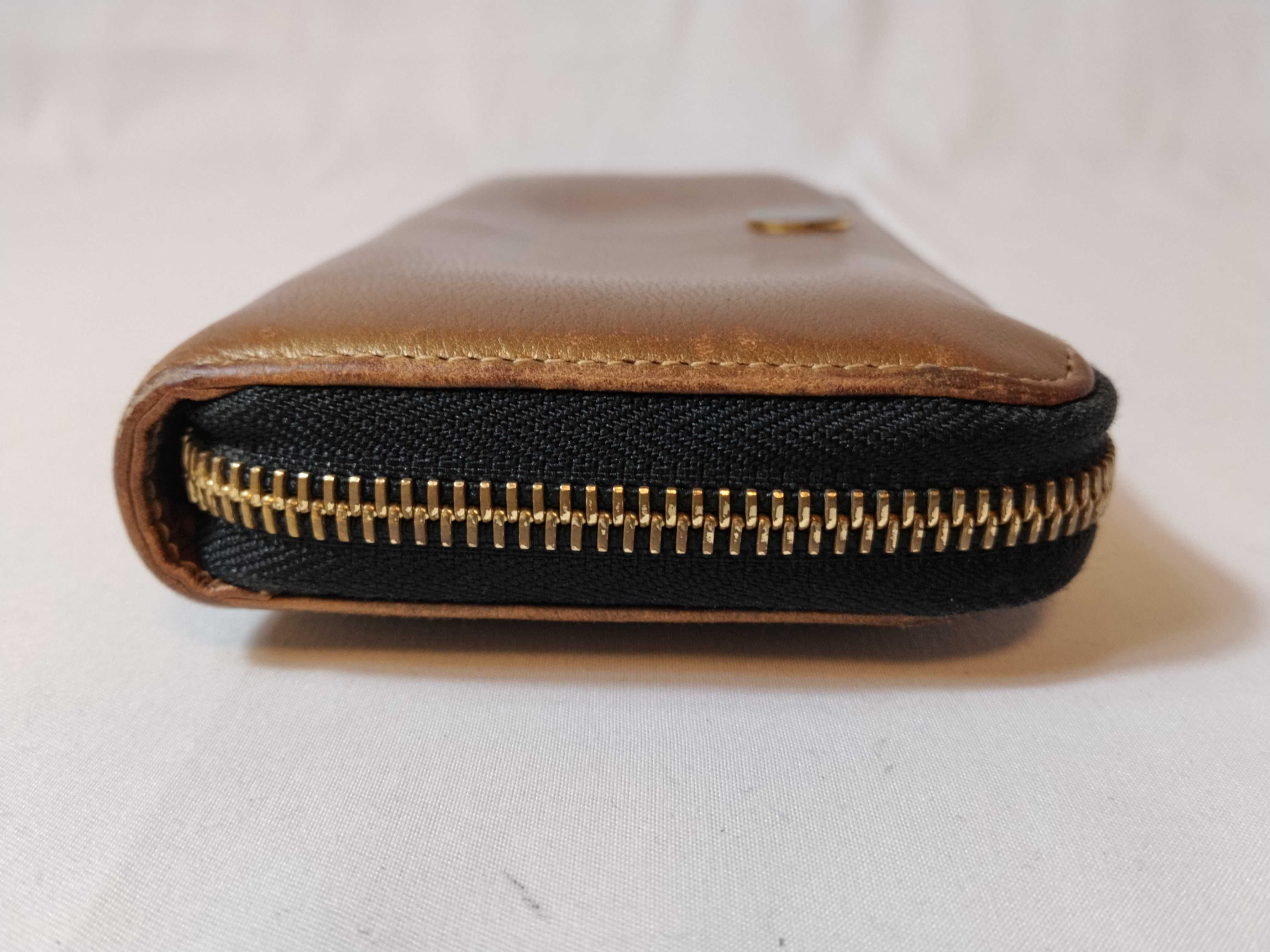 Round Zip Long Wallet, Leather, Brown, Anagram Design — view 5