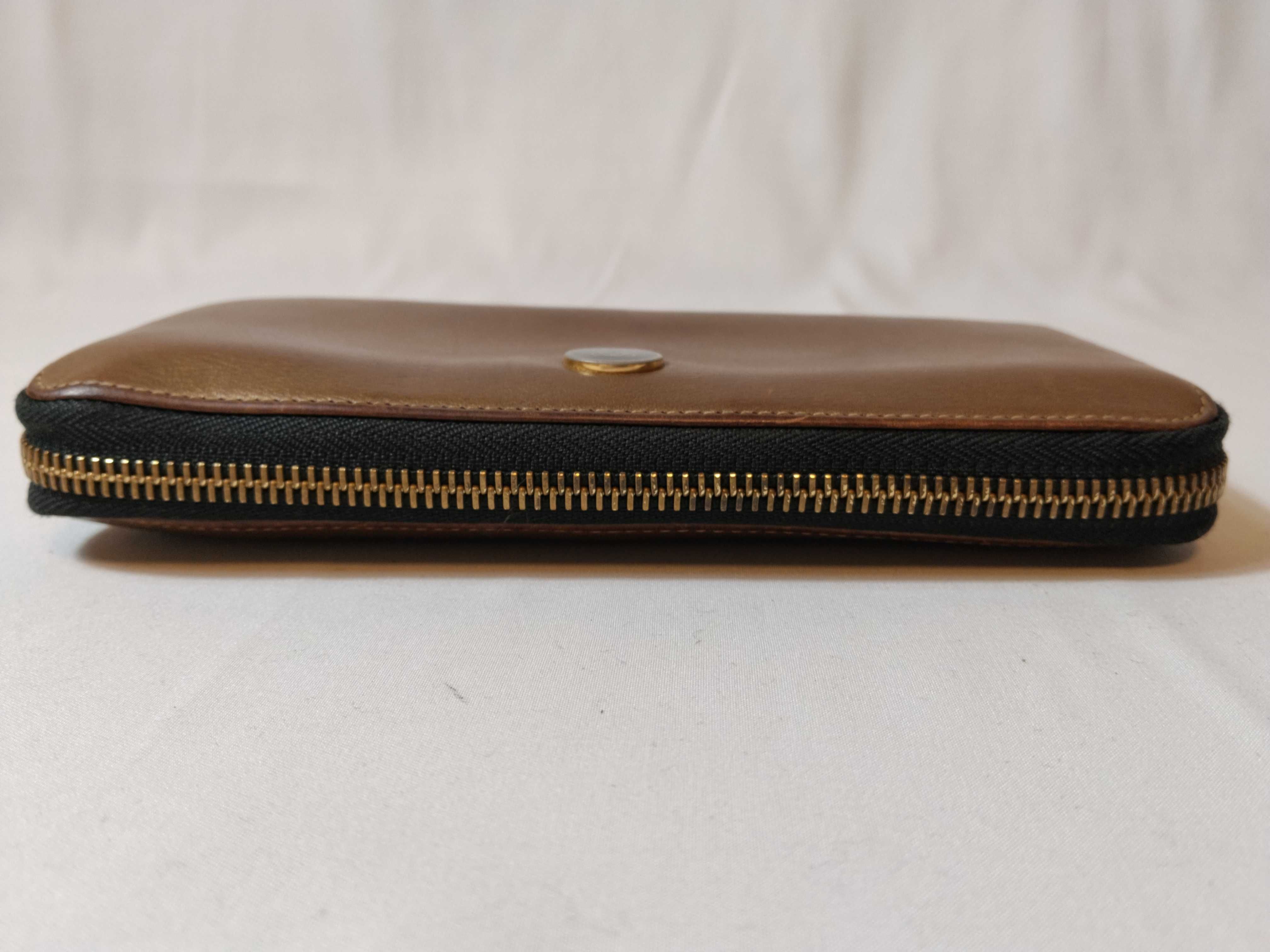 Round Zip Long Wallet, Leather, Brown, Anagram Design — view 6