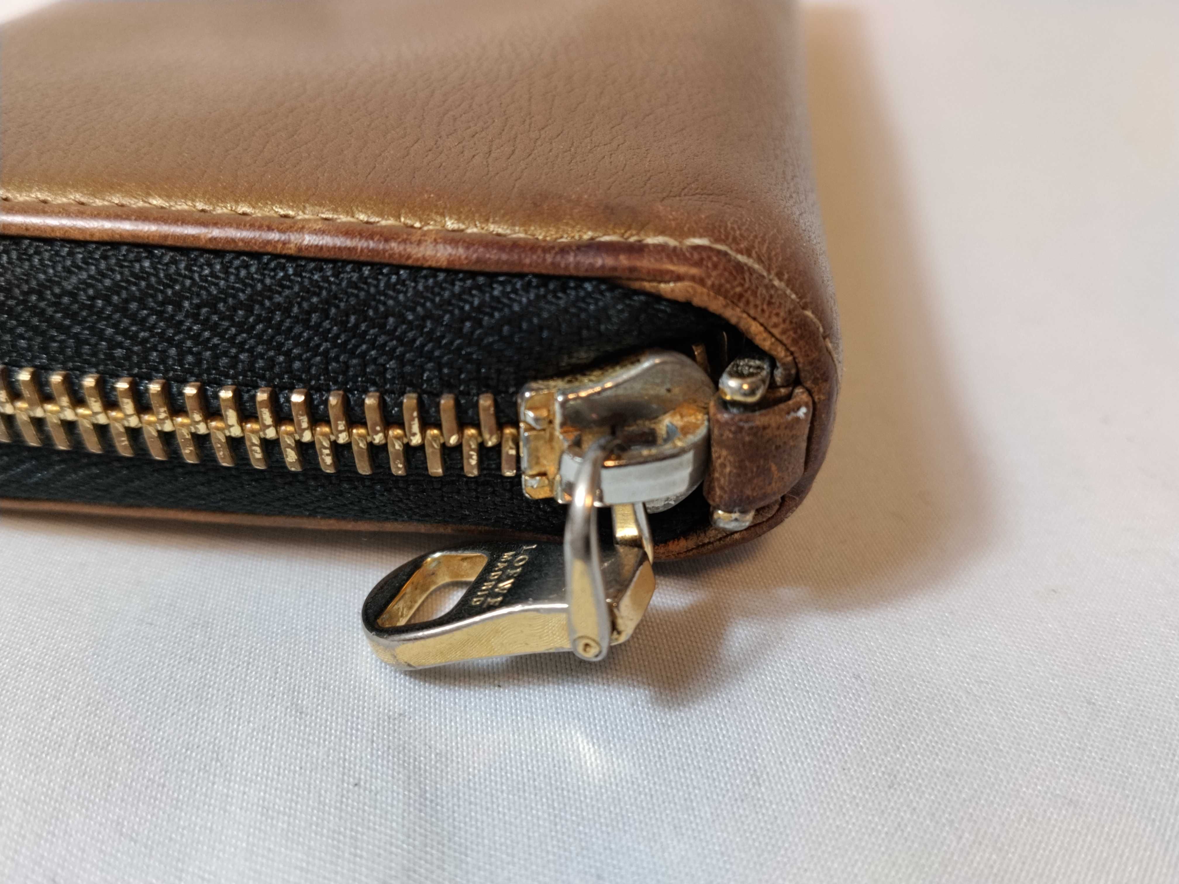 Round Zip Long Wallet, Leather, Brown, Anagram Design — view 8