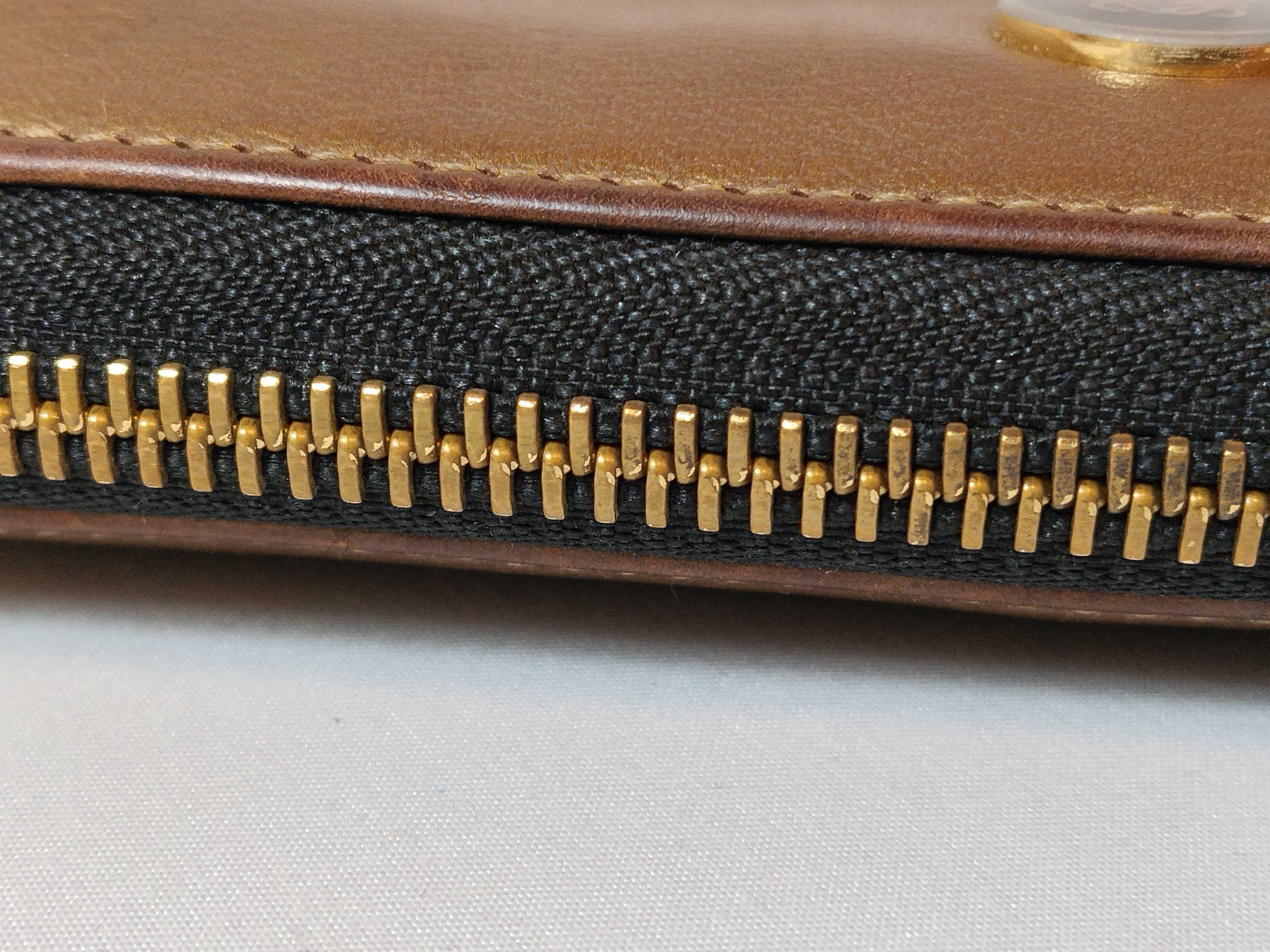 Round Zip Long Wallet, Leather, Brown, Anagram Design — view 9