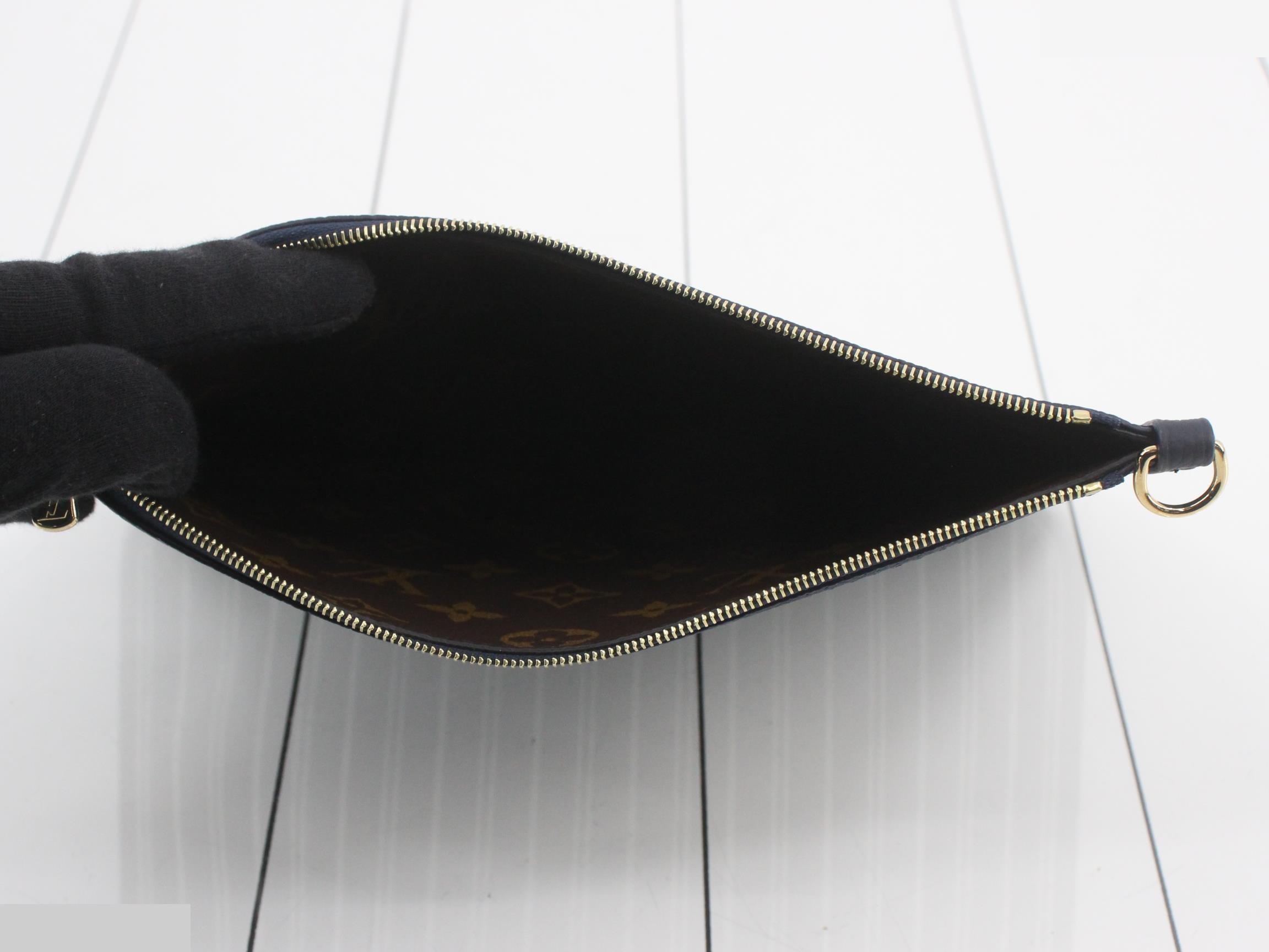 Neverfull MM Pouch — view 4