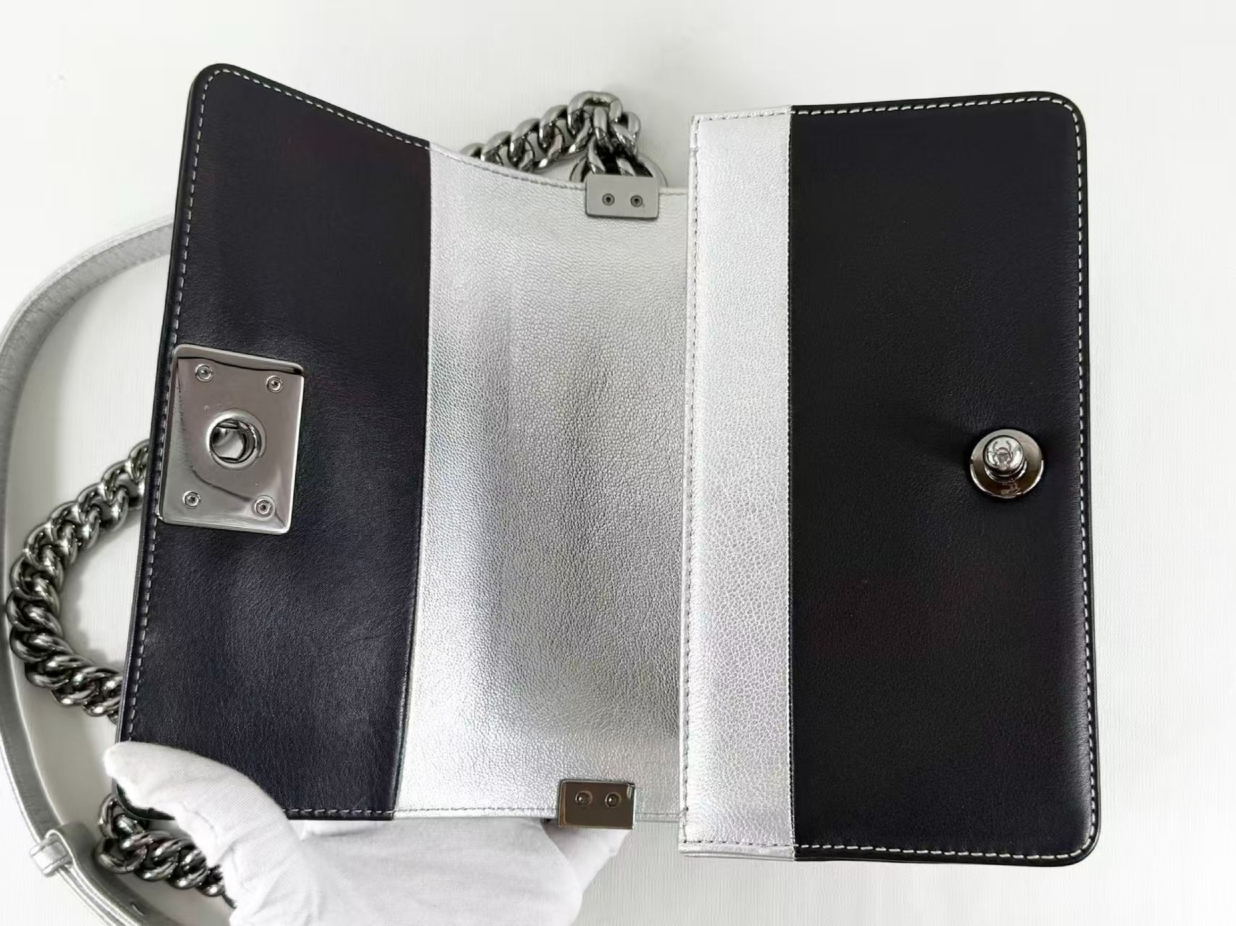 Boy Bicolor Shoulder Bag, W20cm (approx.), serial number in the 21st range, with dust bag and seal, silver hardware, 21757162. — view 12