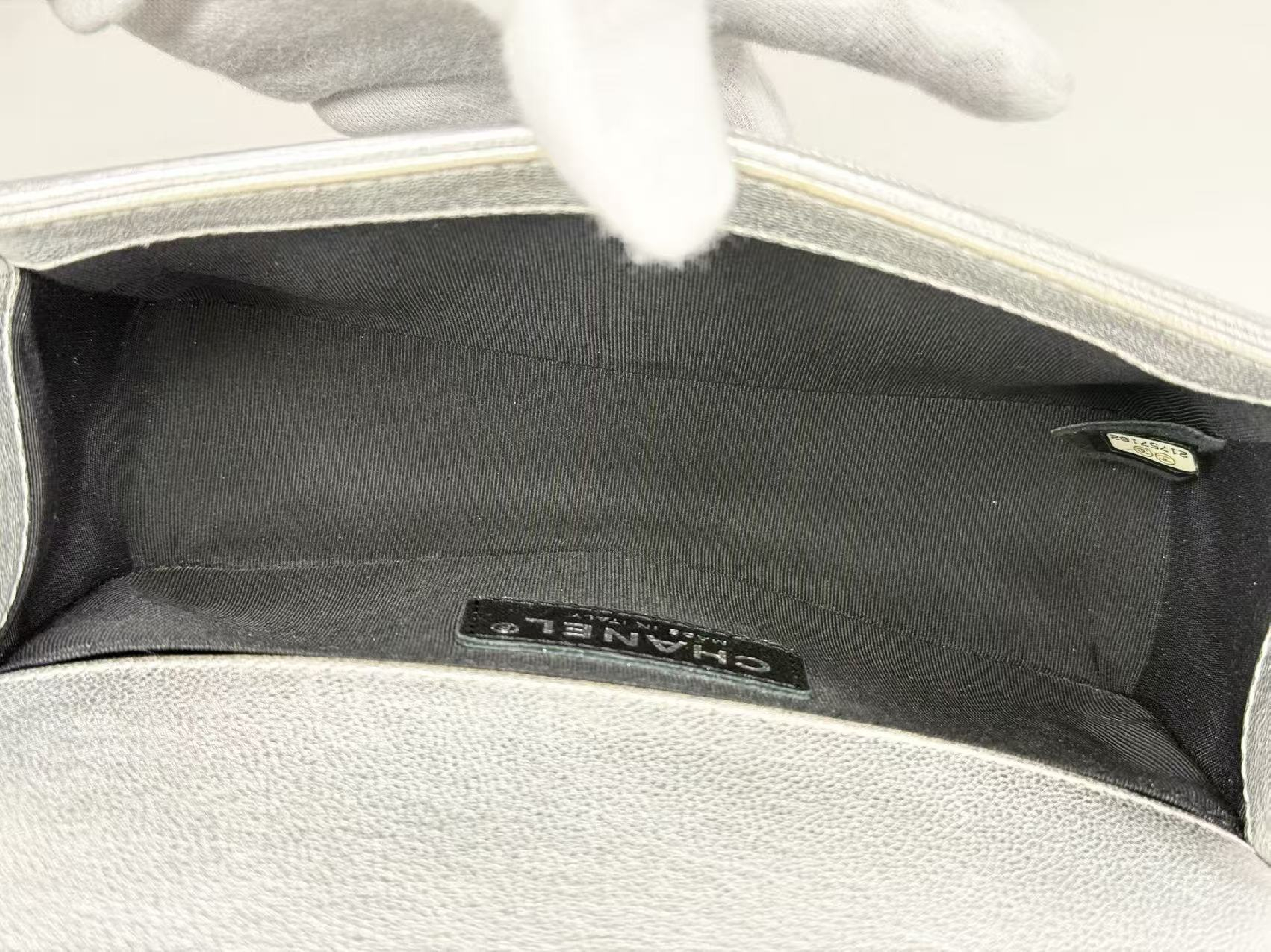 Boy Bicolor Shoulder Bag, W20cm (approx.), serial number in the 21st range, with dust bag and seal, silver hardware, 21757162. — view 14