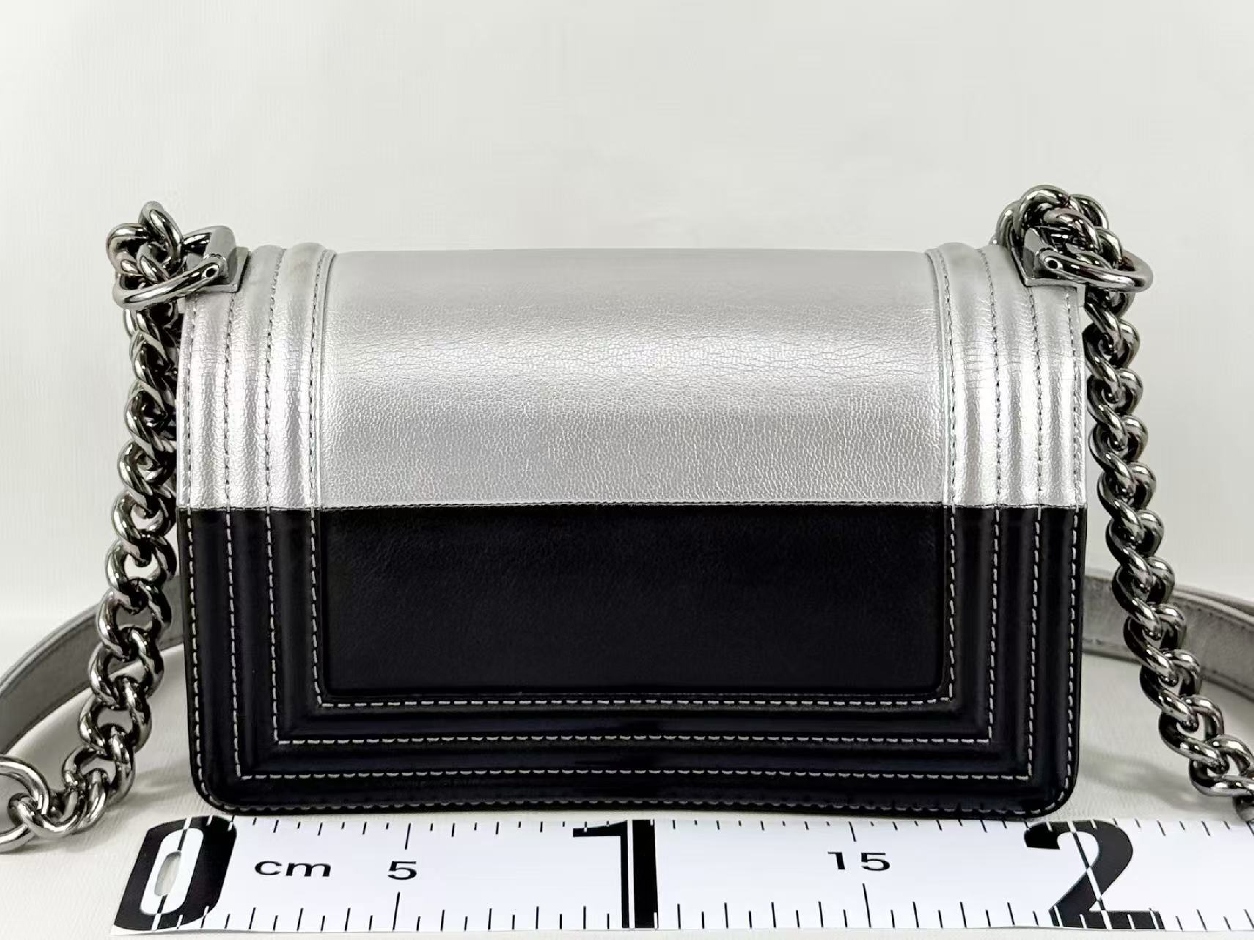 Boy Bicolor Shoulder Bag, W20cm (approx.), serial number in the 21st range, with dust bag and seal, silver hardware, 21757162. — view 3
