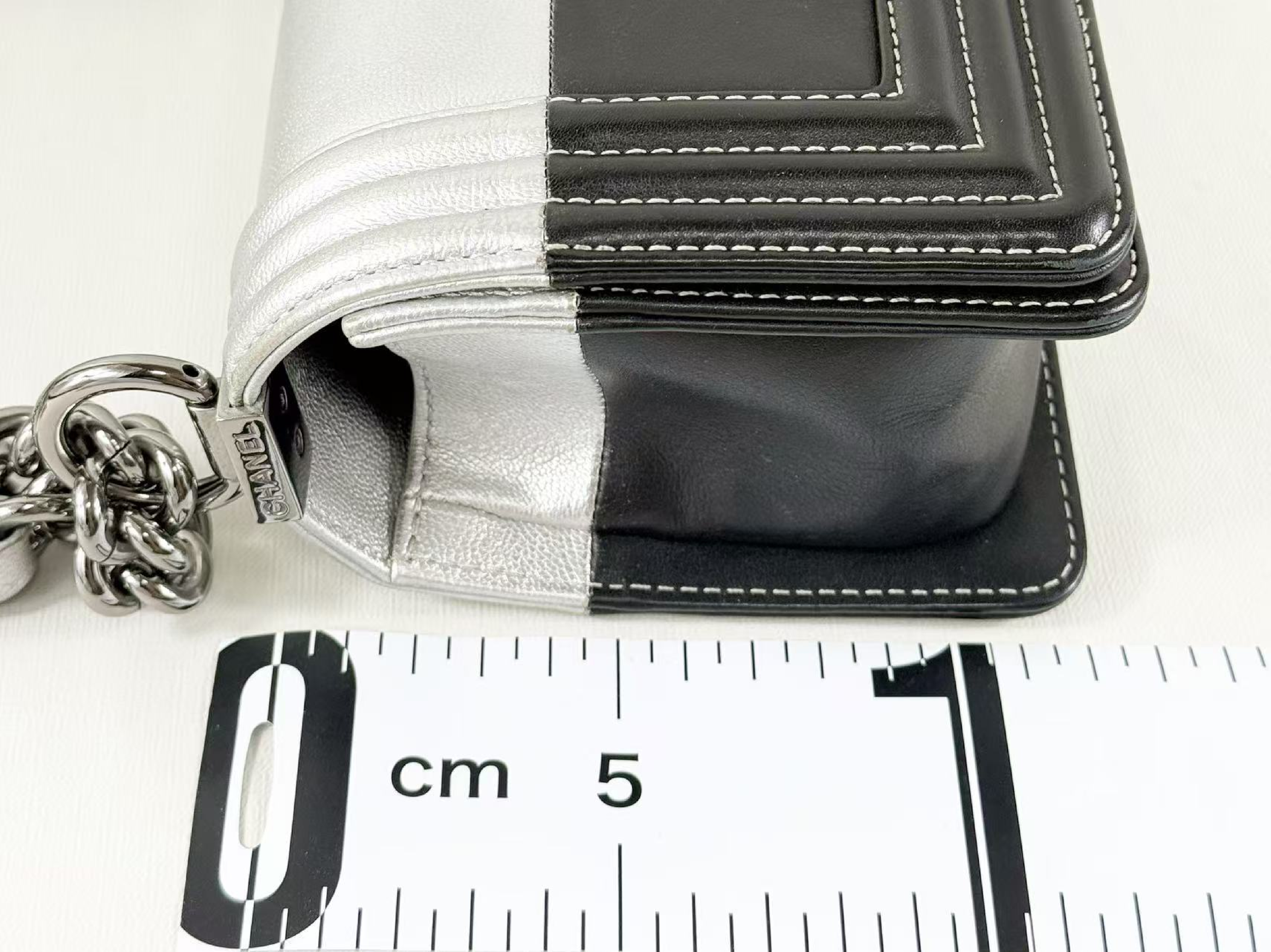Boy Bicolor Shoulder Bag, W20cm (approx.), serial number in the 21st range, with dust bag and seal, silver hardware, 21757162. — view 4