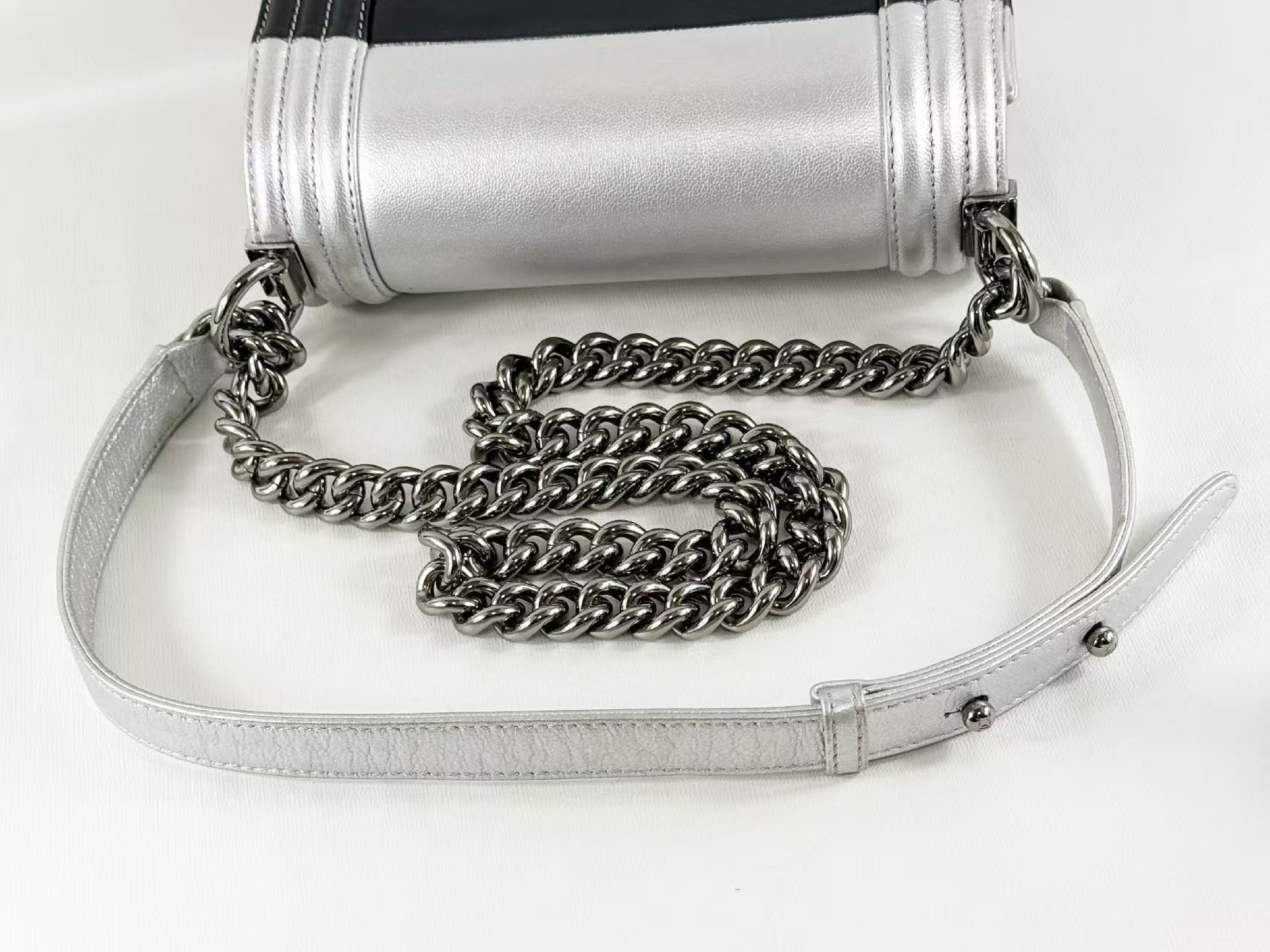 Boy Bicolor Shoulder Bag, W20cm (approx.), serial number in the 21st range, with dust bag and seal, silver hardware, 21757162. — view 6