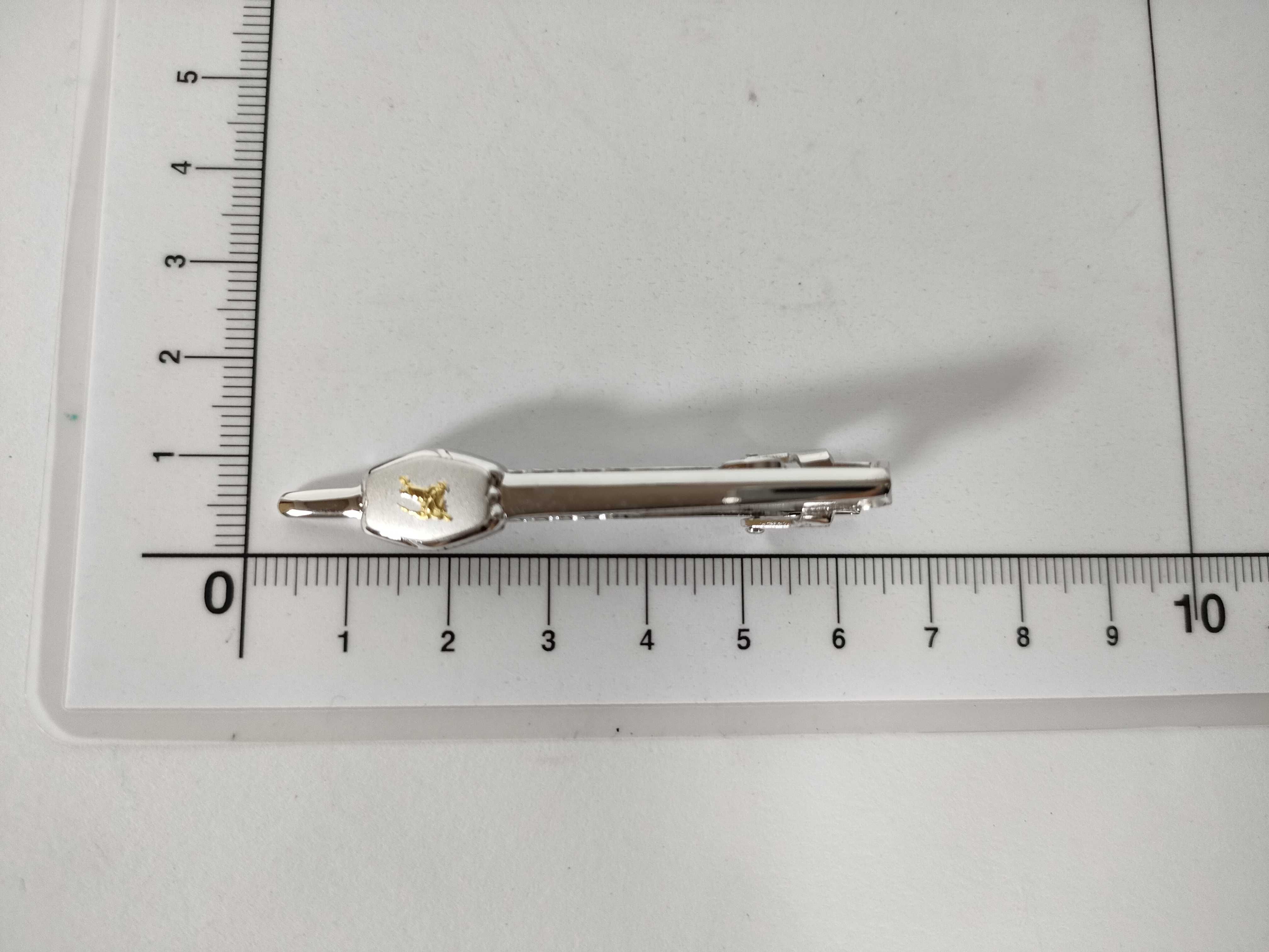 tie clip, silver color, knight logo, with box. (Tie clips and cufflinks included.) — view 3