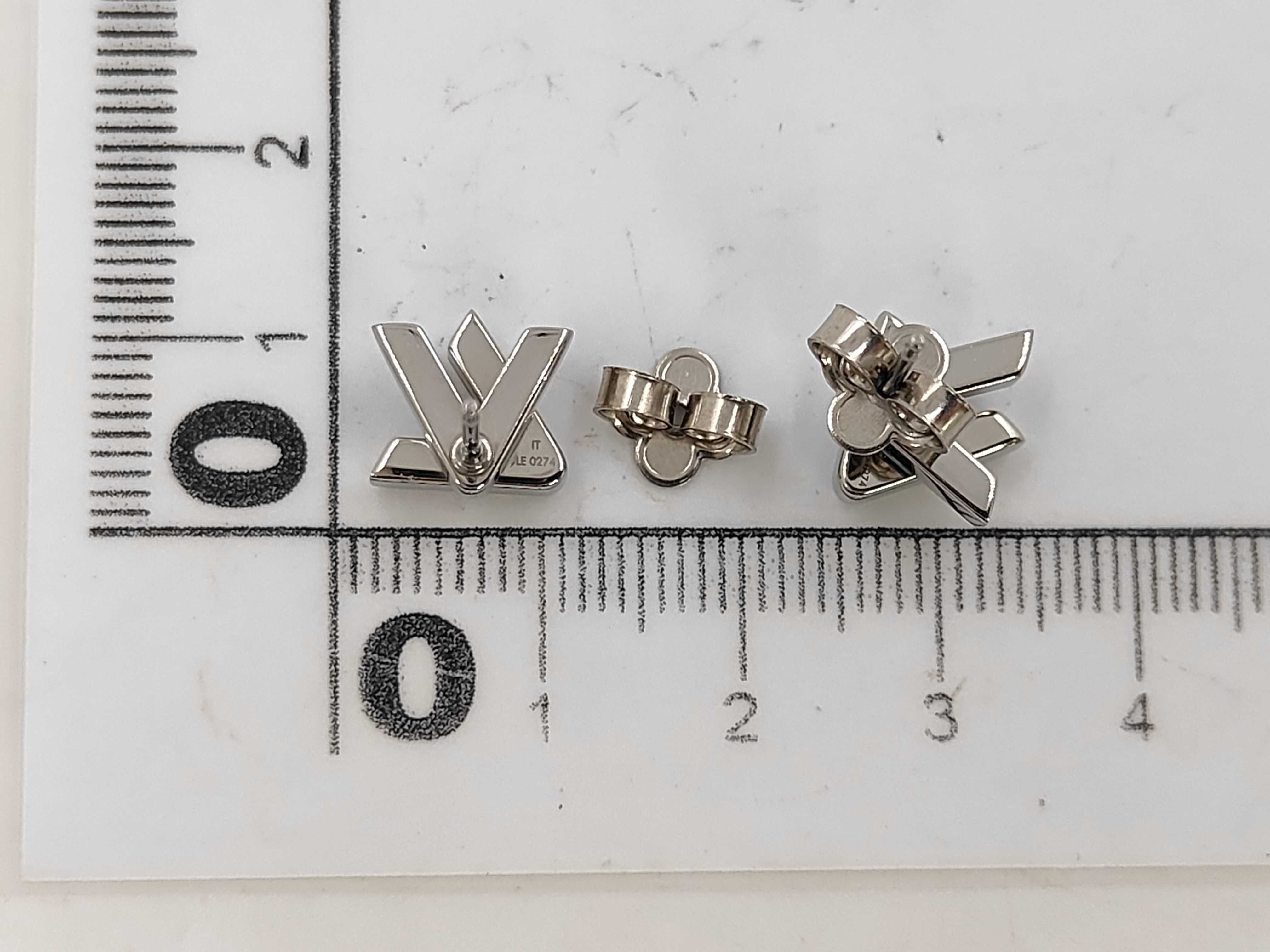 M01870 GO-14 Go Fourteen Earrings Silver LE0274 LV Twist Earrings — view 4