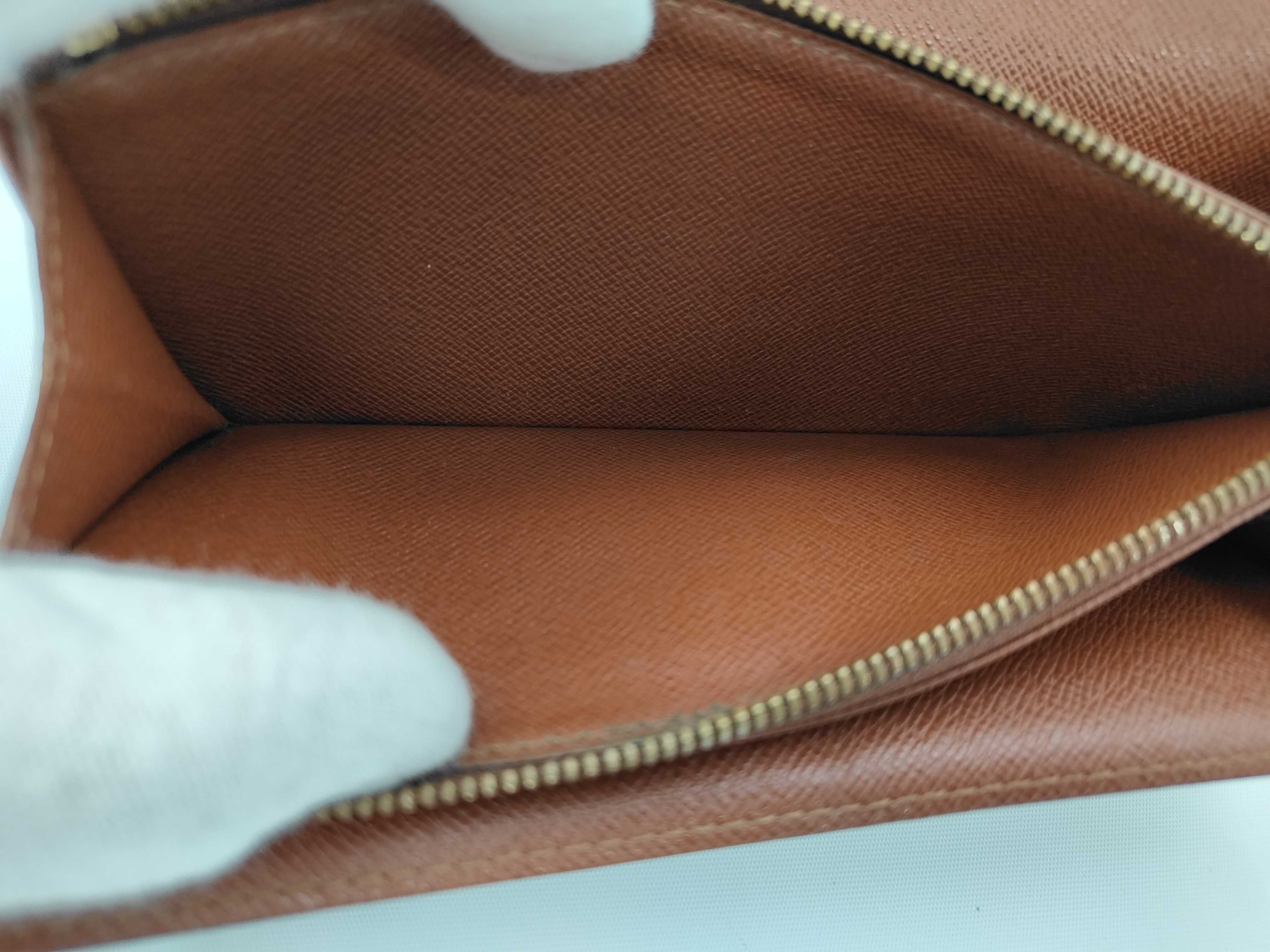 wallet — view 4
