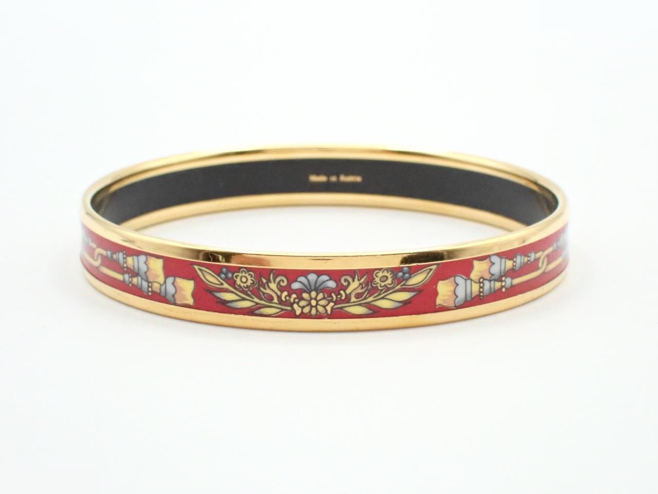 Enamel, wrist circumference approximately 19.5 cm — view 2