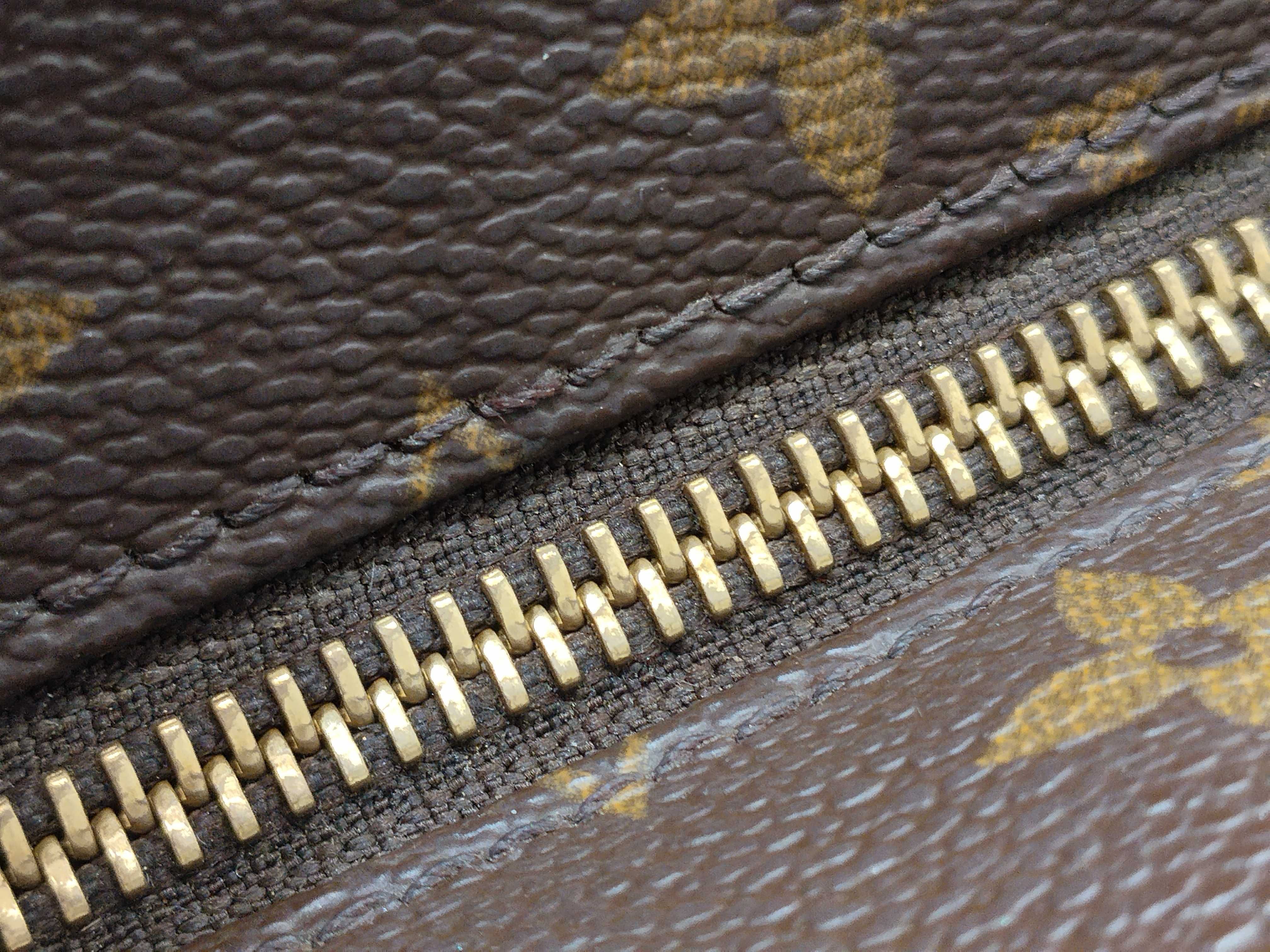 Monogram Louis Vuitton Luco Shoulder Tote Bag Monogram M51155 LM005* Shoulder Bag — view 9