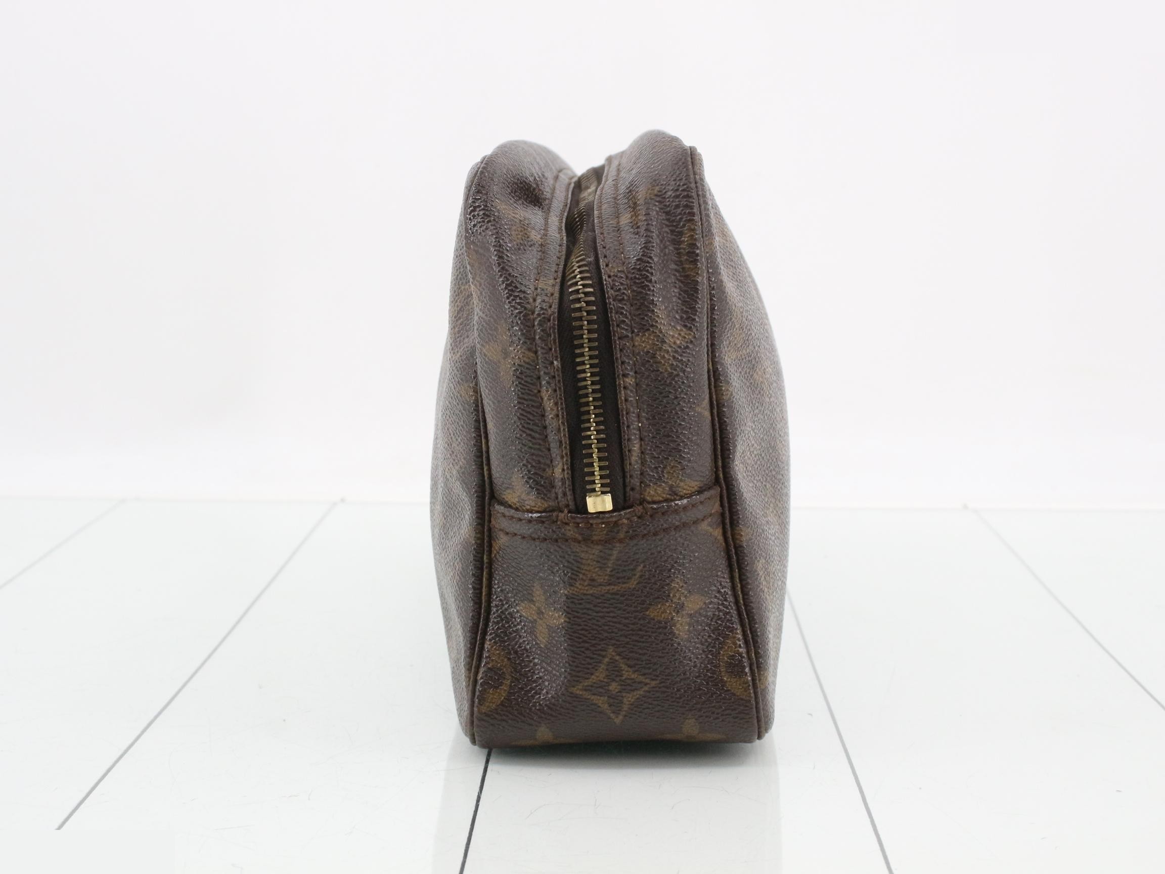Truth Toilet 27 — view 3