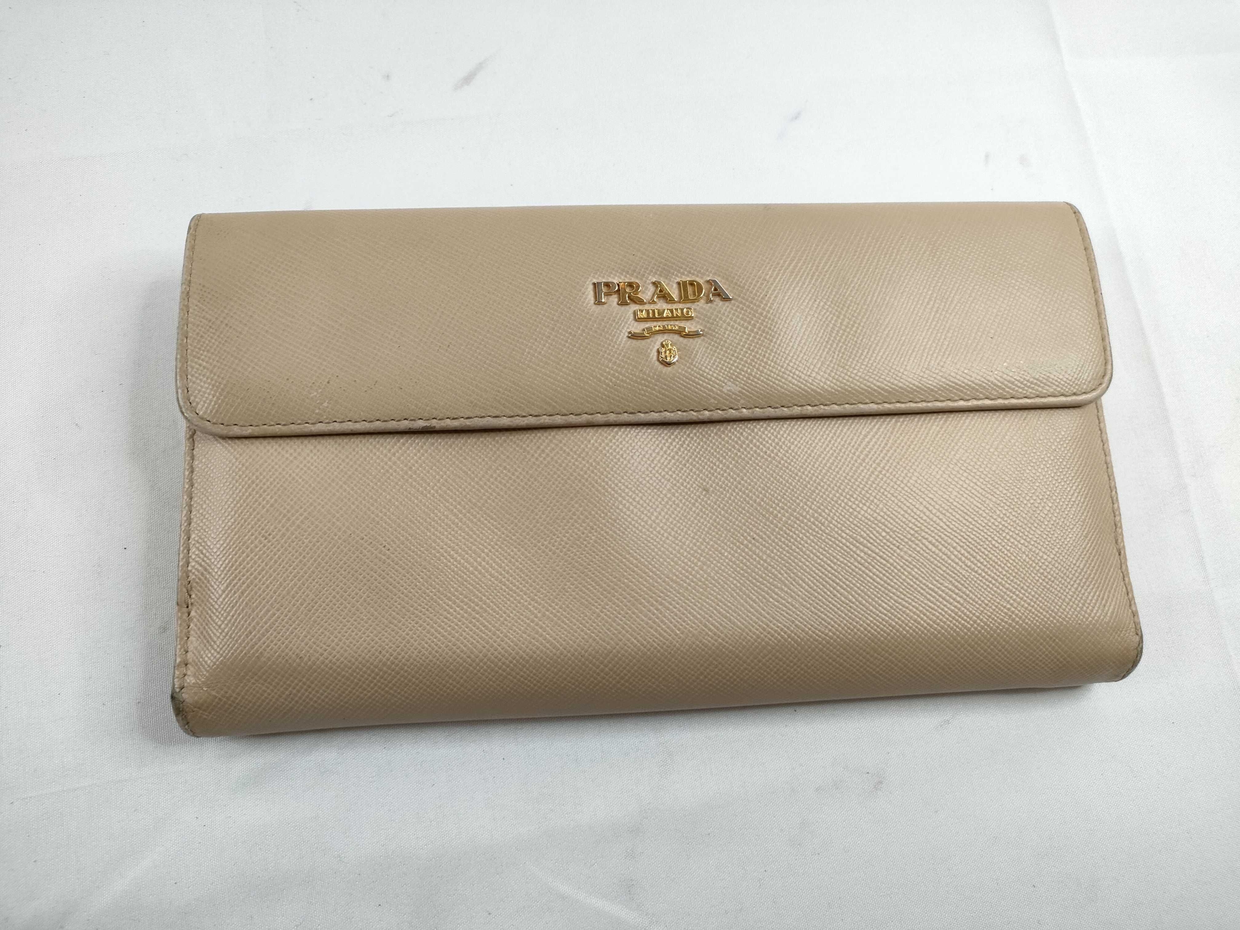 bi-fold long wallet, light beige.