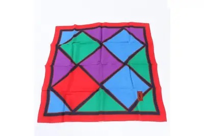 Scarf with tags