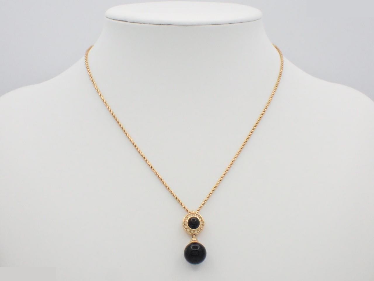 Precious metals, necklaces, pendants, gold necklaces, crystals, colored stones — view 3