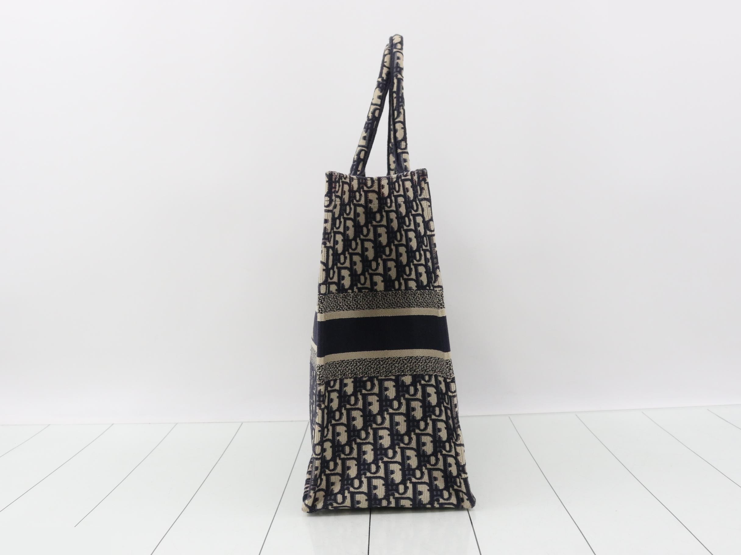 Book Tote Large — view 3
