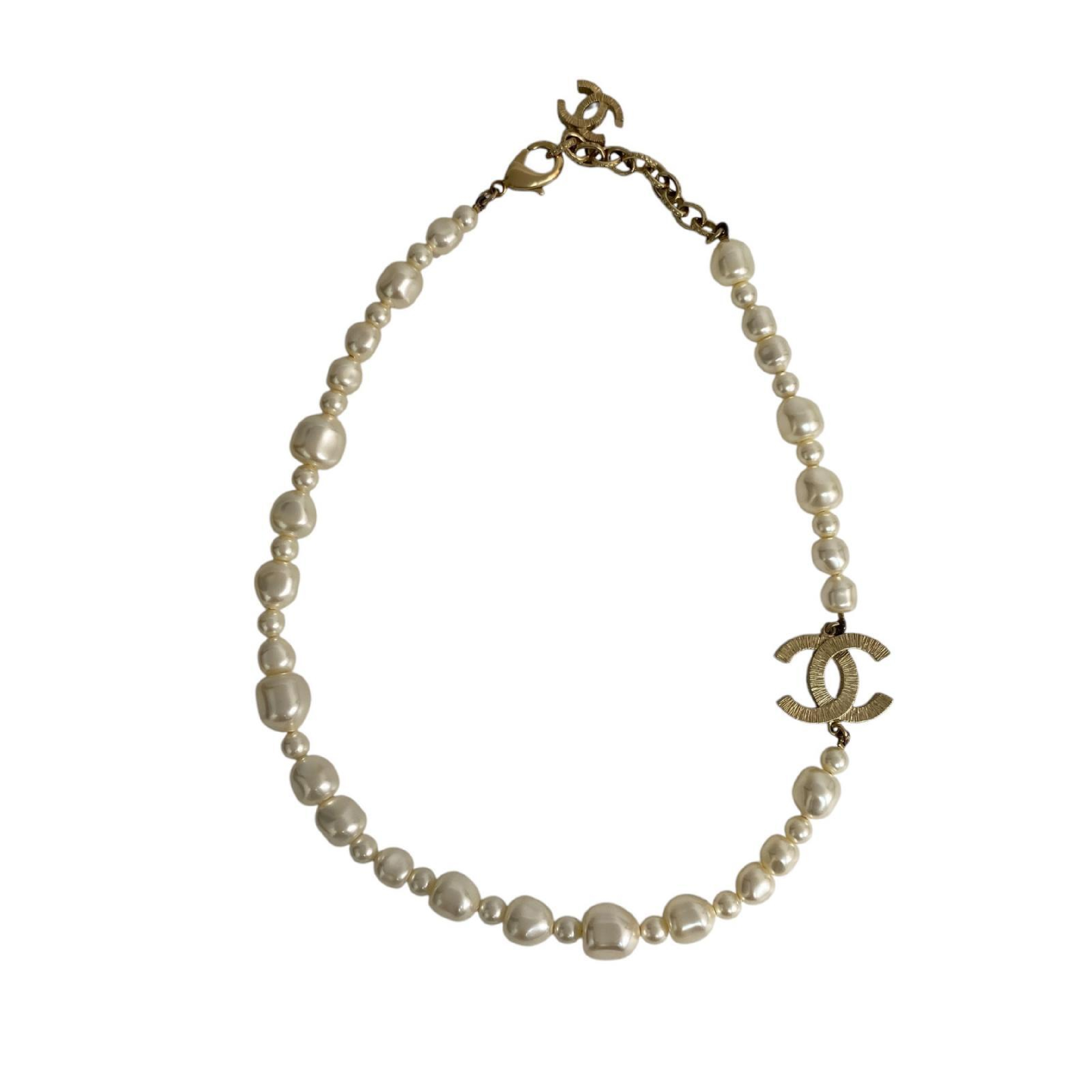 【*Shipped from: Hong Kong*】CHANEL Champagne Gold Color Metal/Faux Pearl Coco Mark F14V Necklace — view 3