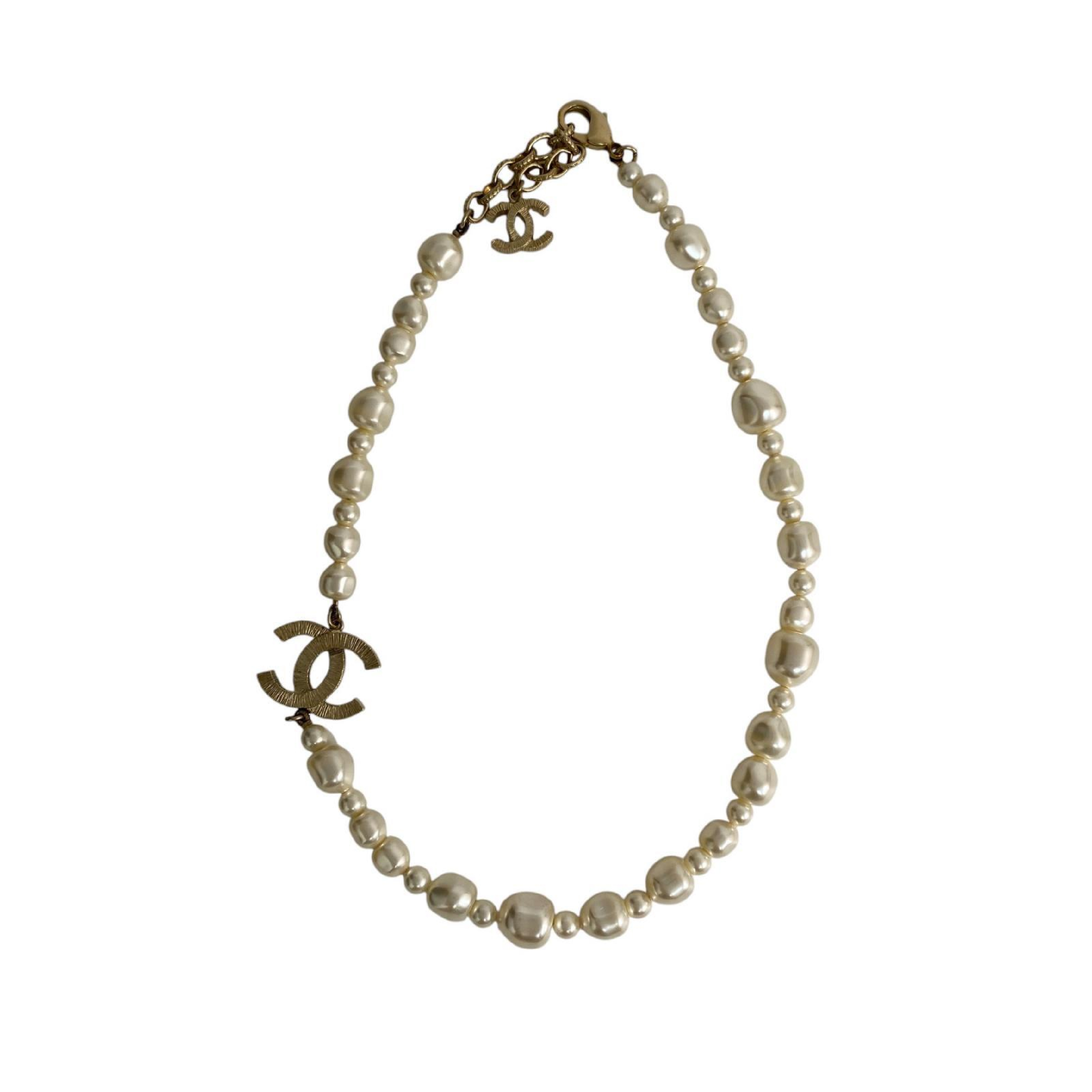 【*Shipped from: Hong Kong*】CHANEL Champagne Gold Color Metal/Faux Pearl Coco Mark F14V Necklace — view 4