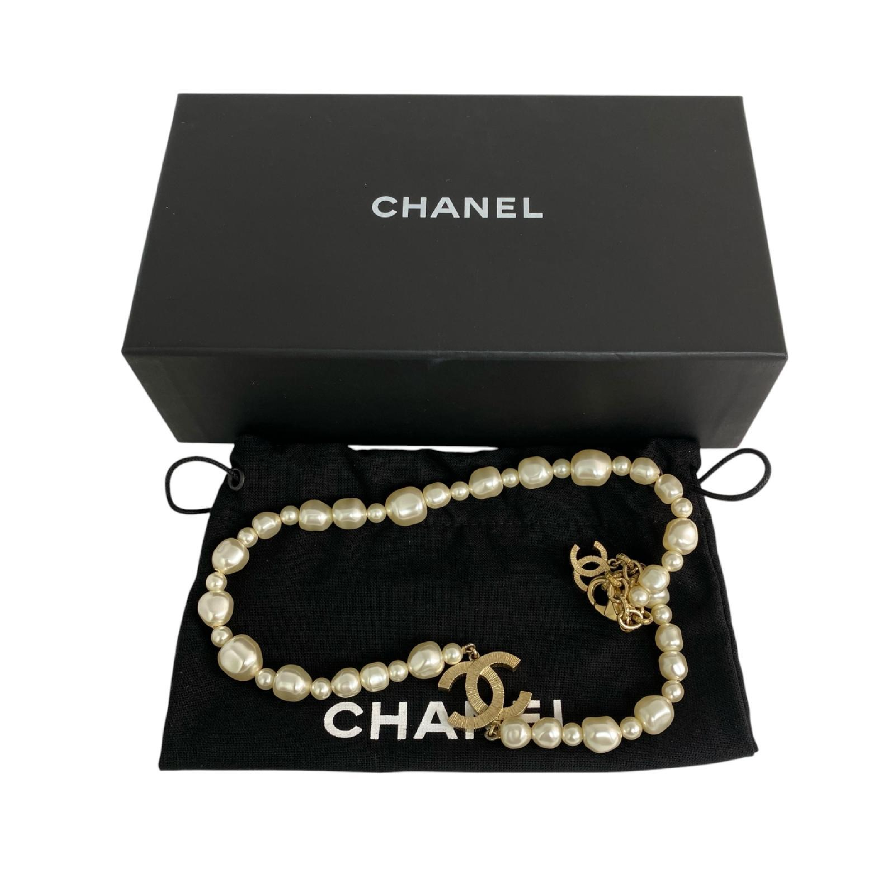 【*Shipped from: Hong Kong*】CHANEL Champagne Gold Color Metal/Faux Pearl Coco Mark F14V Necklace — view 5
