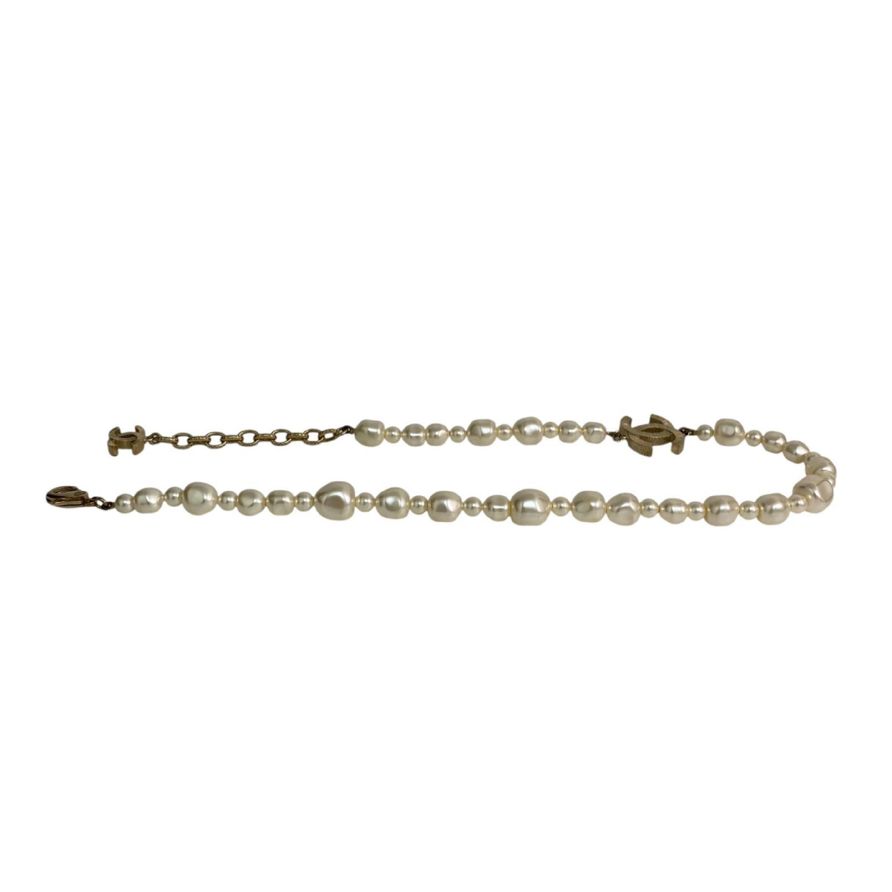 【*Shipped from: Hong Kong*】CHANEL Champagne Gold Color Metal/Faux Pearl Coco Mark F14V Necklace — view 6