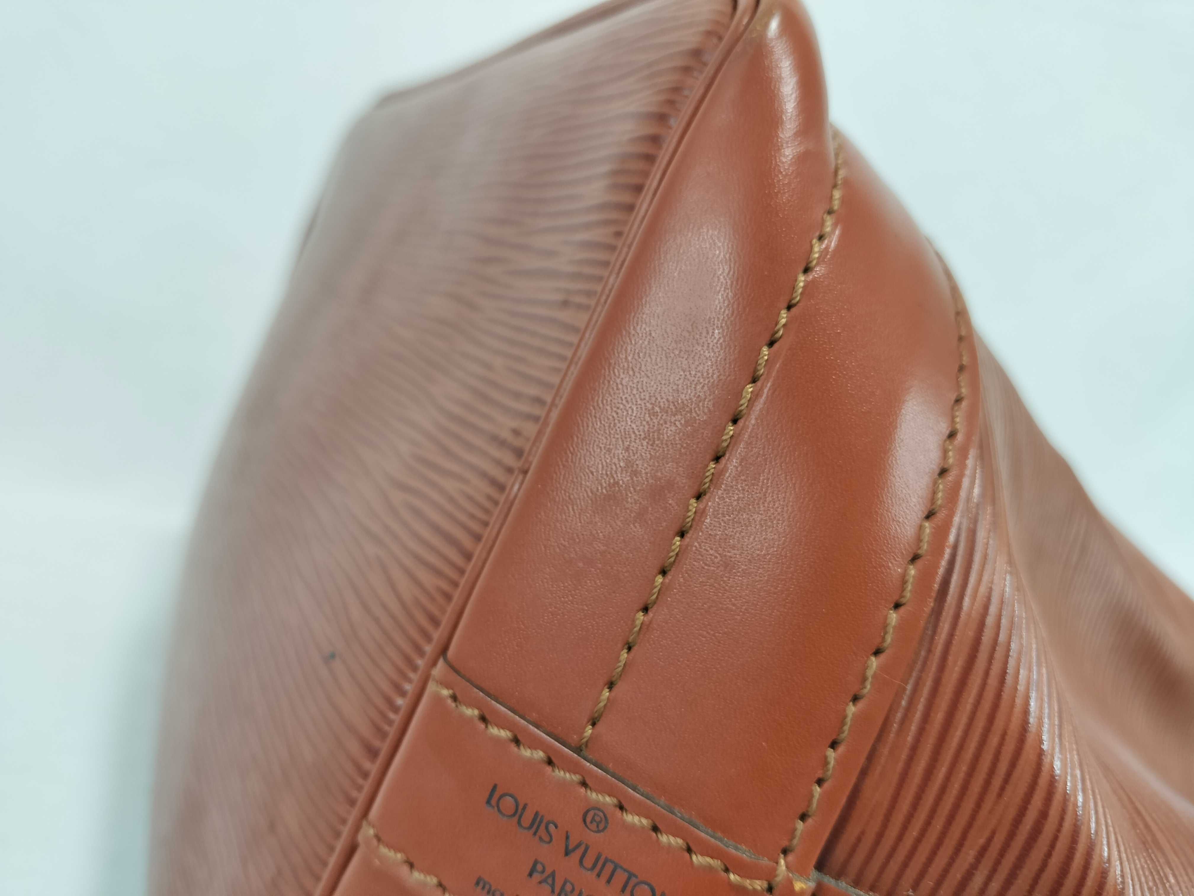 Epi LV Epi Noe Shoulder Bag — view 12