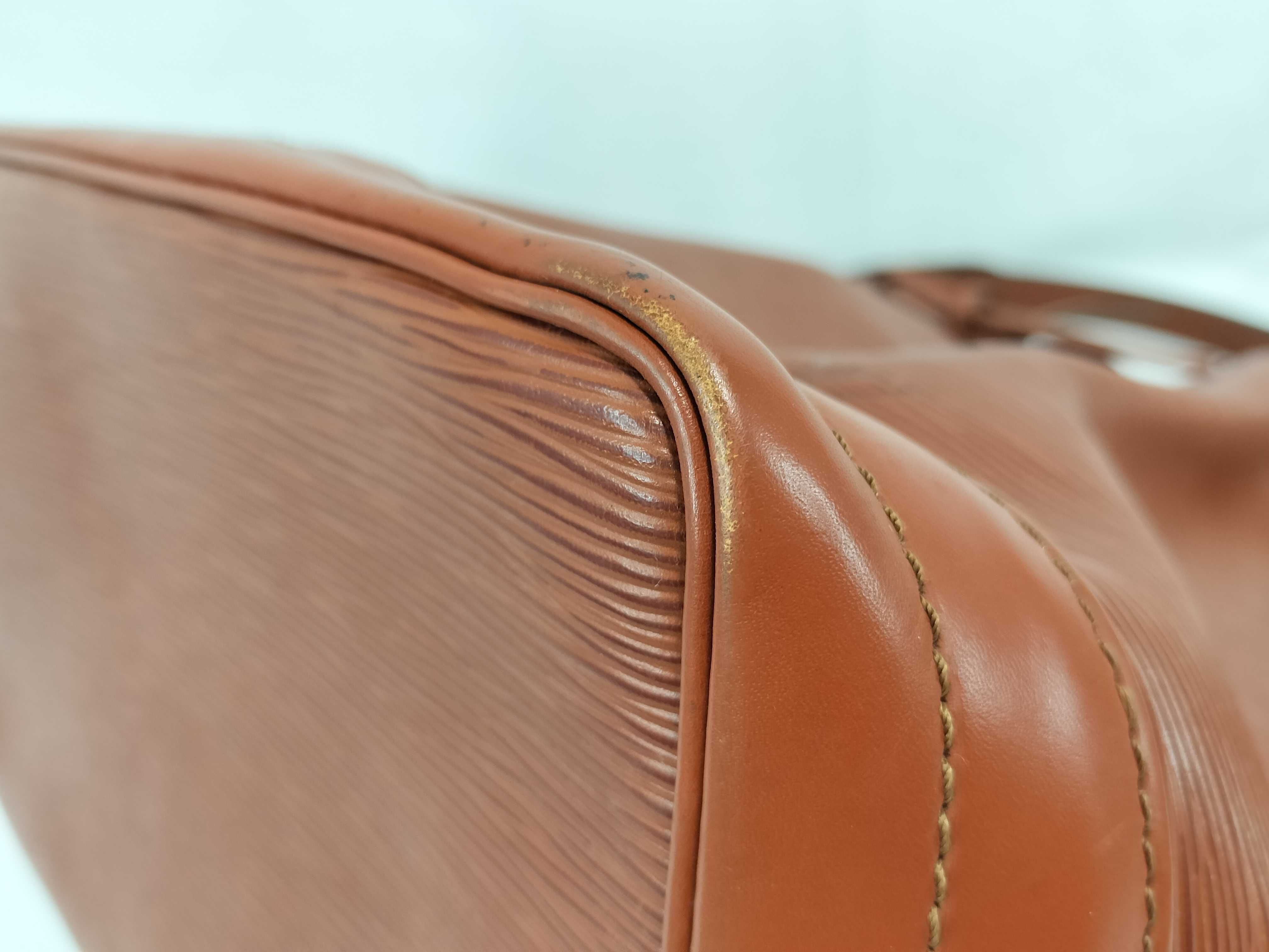 Epi LV Epi Noe Shoulder Bag — view 6
