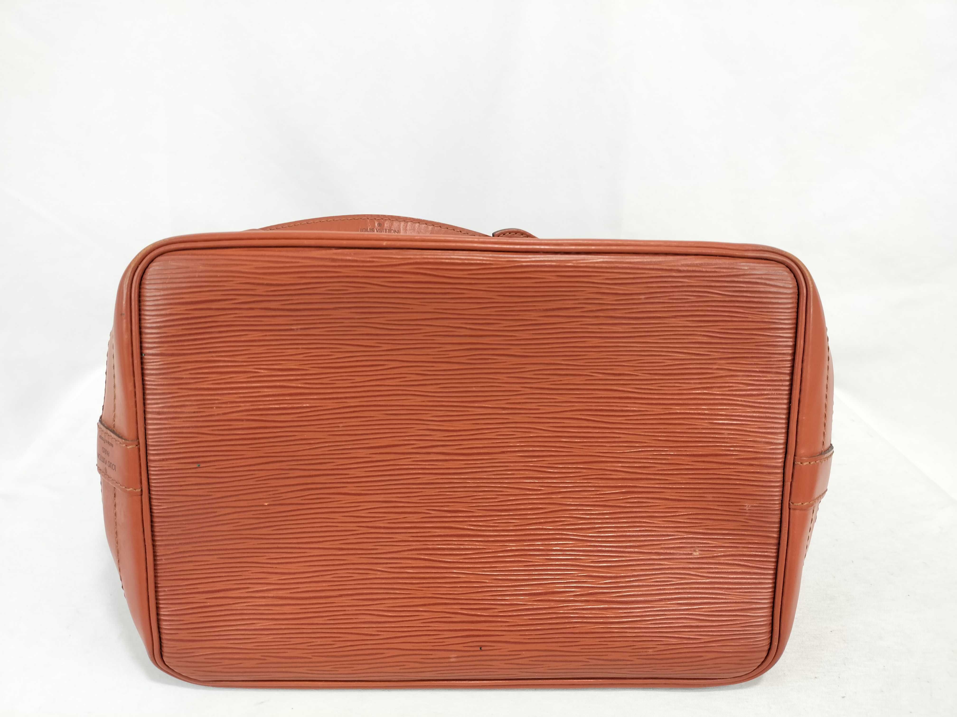 Epi LV Epi Noe Shoulder Bag — view 7