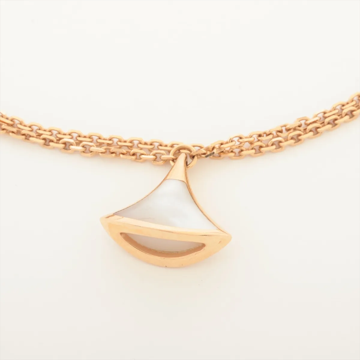 Diva's Dream Shell Bracelet, 750 (PG), 3.5g, SM, AH4H53. — view 2