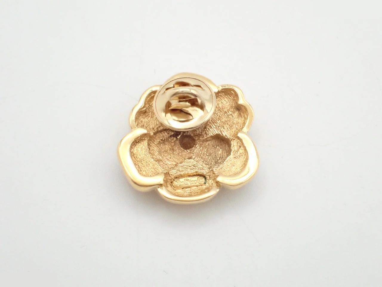 brooch — view 2