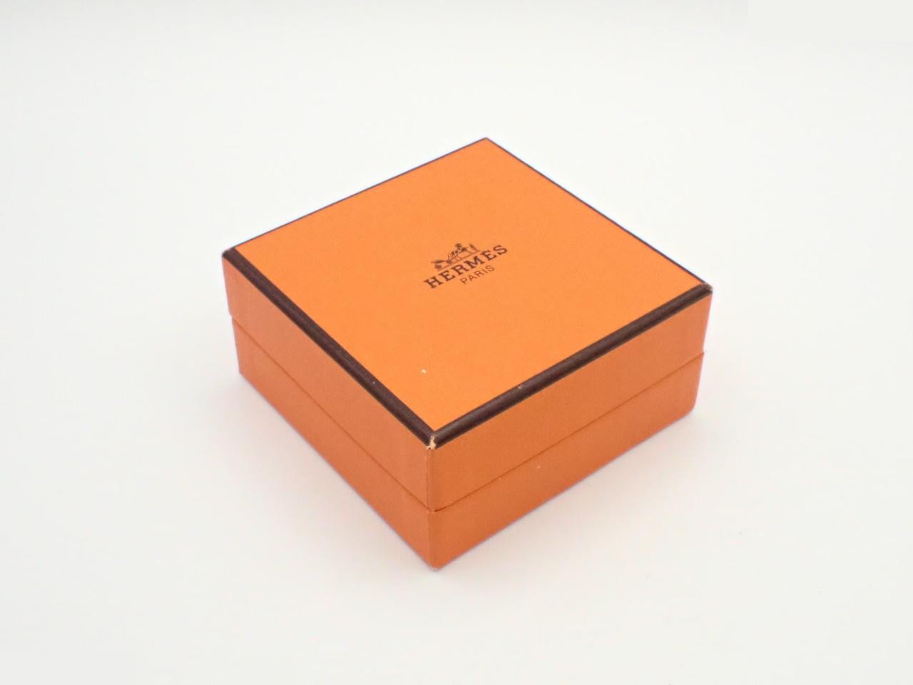 Enamel bangle, snowflake design, comes in a box, wrist circumference 20cm — view 4