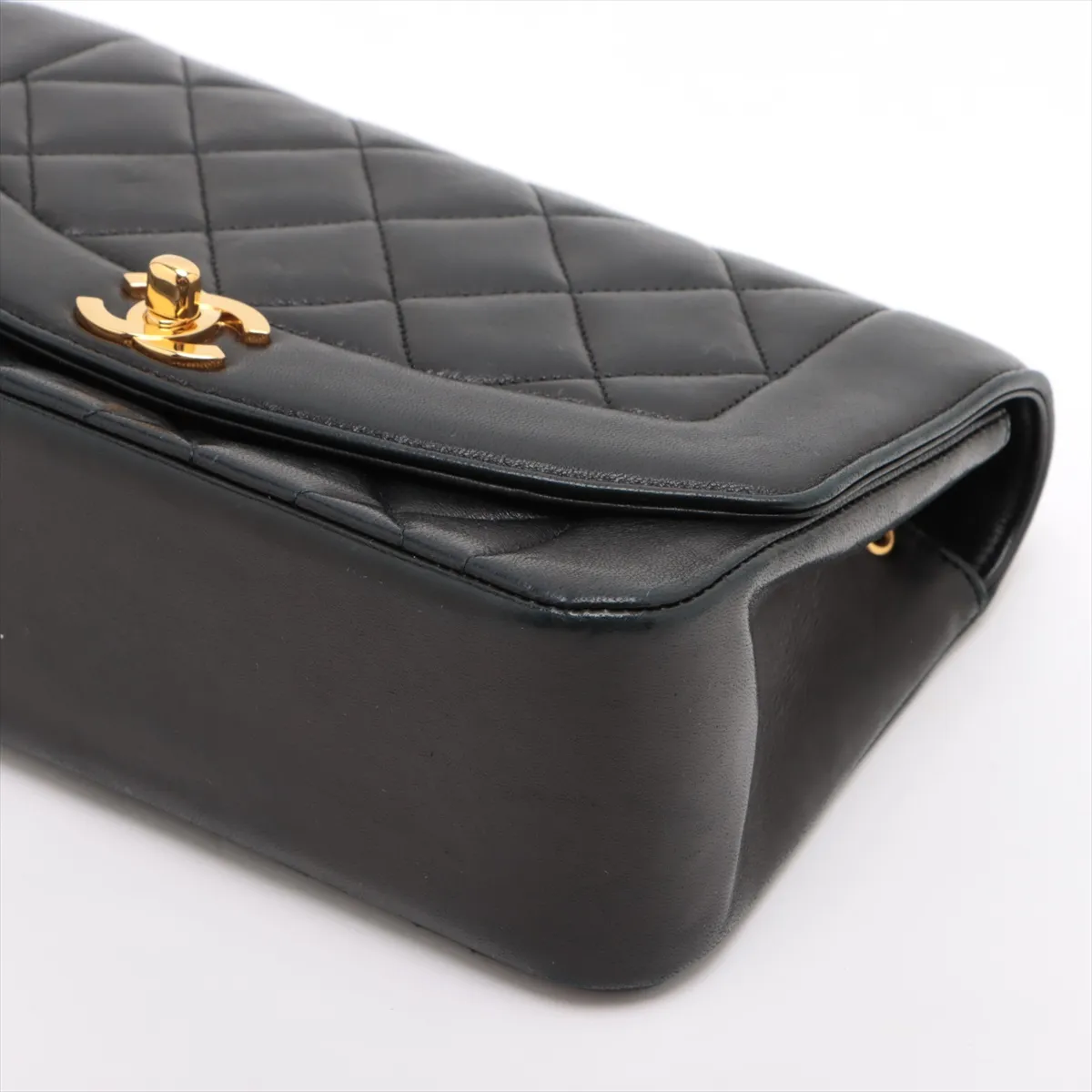 Matelasse Lambskin Single Flap Single Chain Bag Diana Flap Black Gold Hardware — view 3